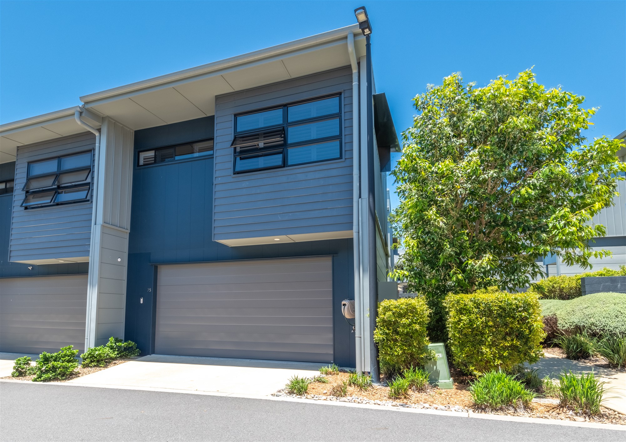 Luxury 4-Bedroom Townhouse in Tranquil 13