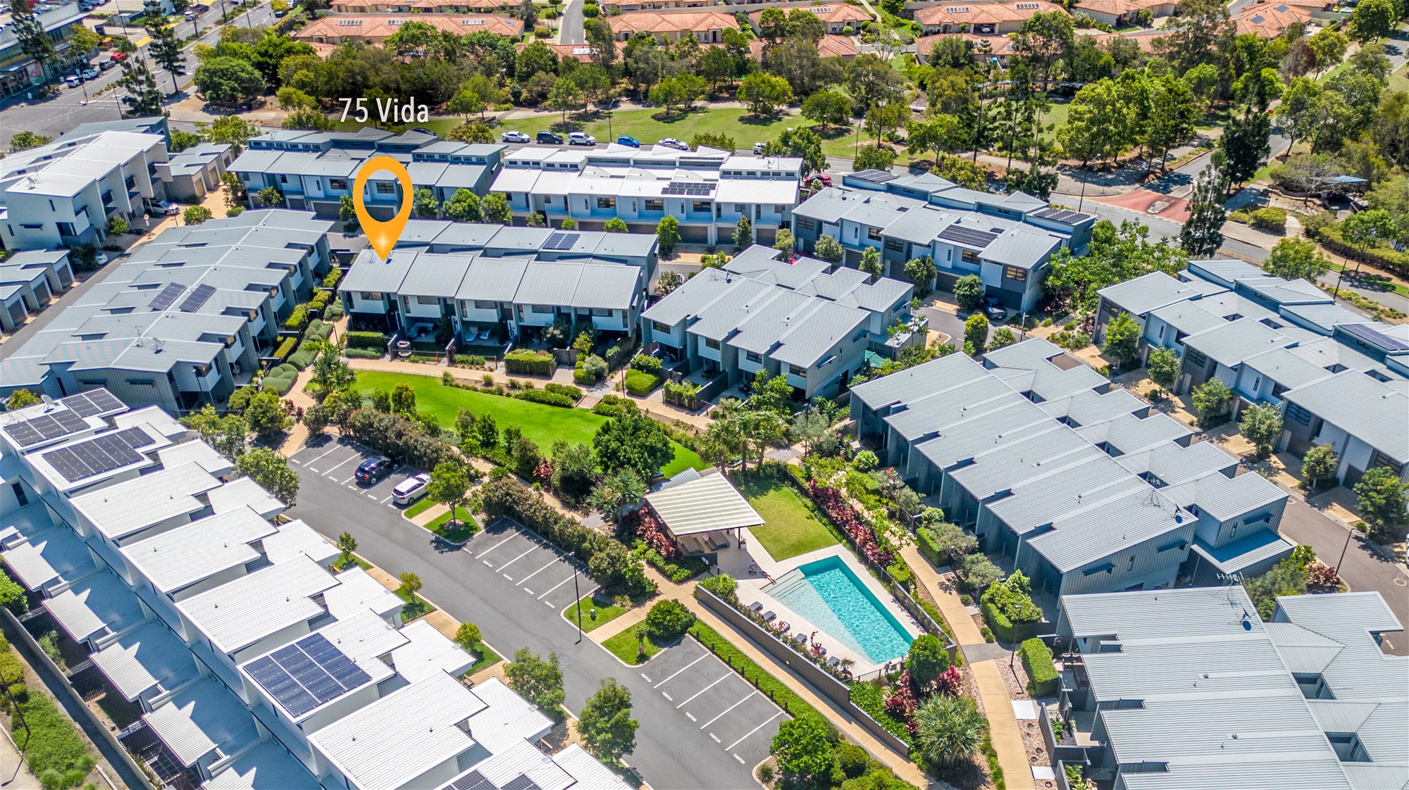 Luxury 4-Bedroom Townhouse in Tranquil 17