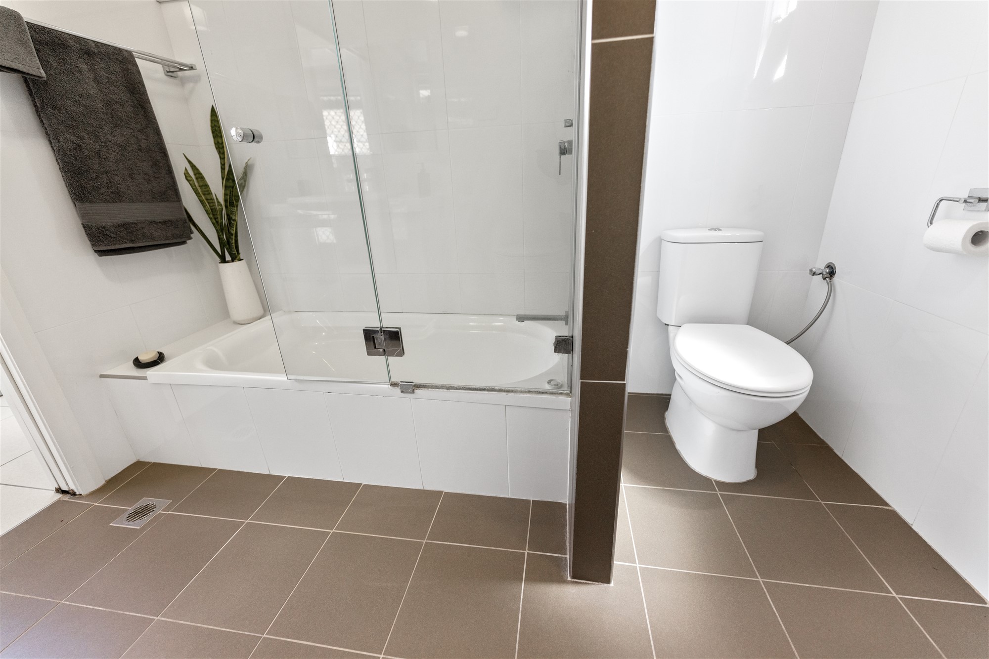UNDER CONTRACT Spacious, Convenient, Quiet, 14