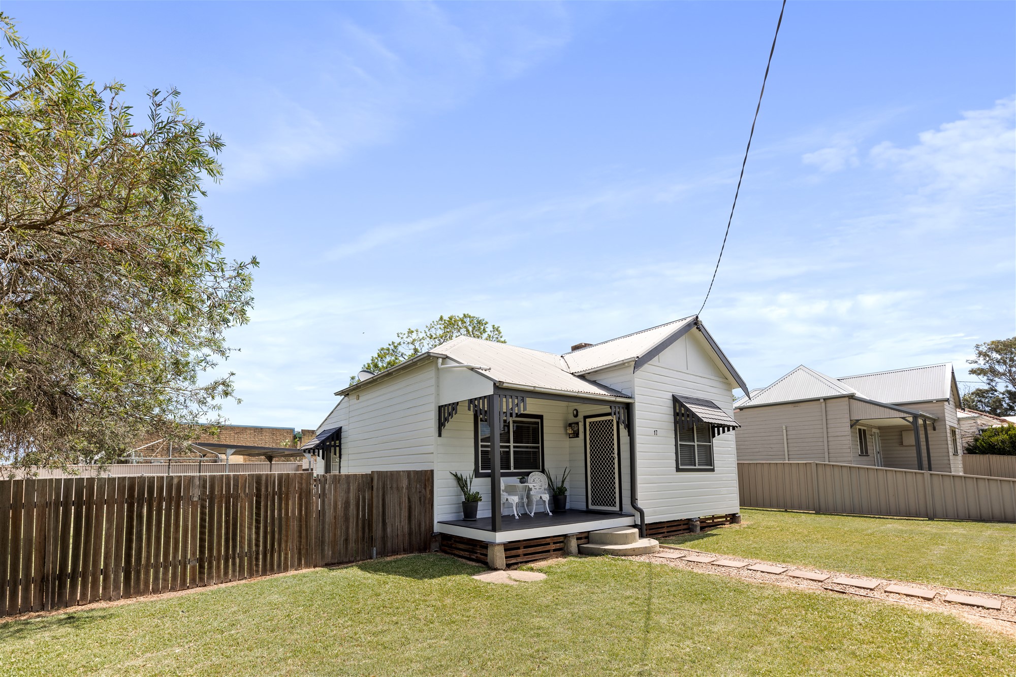 UNDER CONTRACT Spacious, Convenient, Quiet, 3