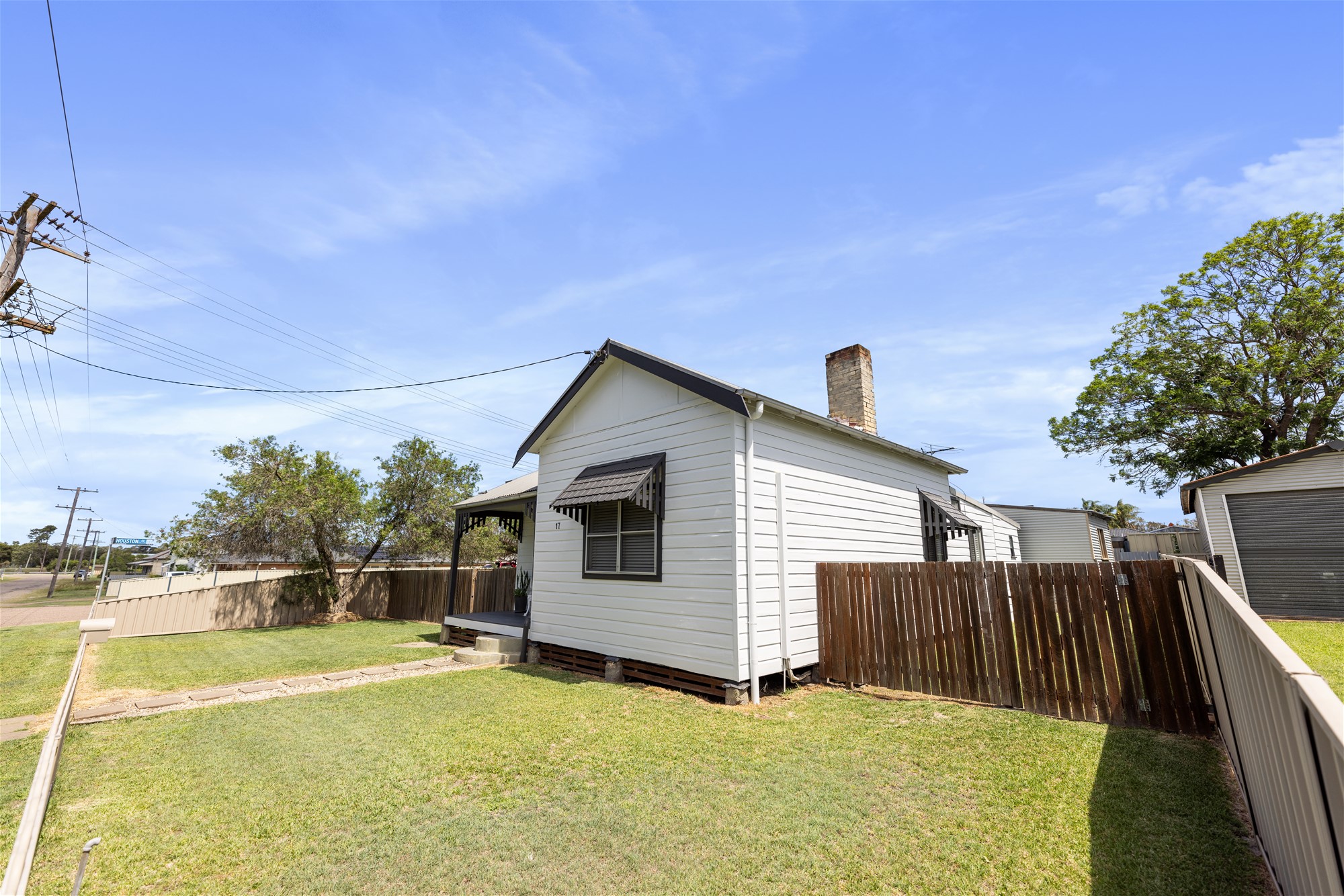 UNDER CONTRACT Spacious, Convenient, Quiet, 4