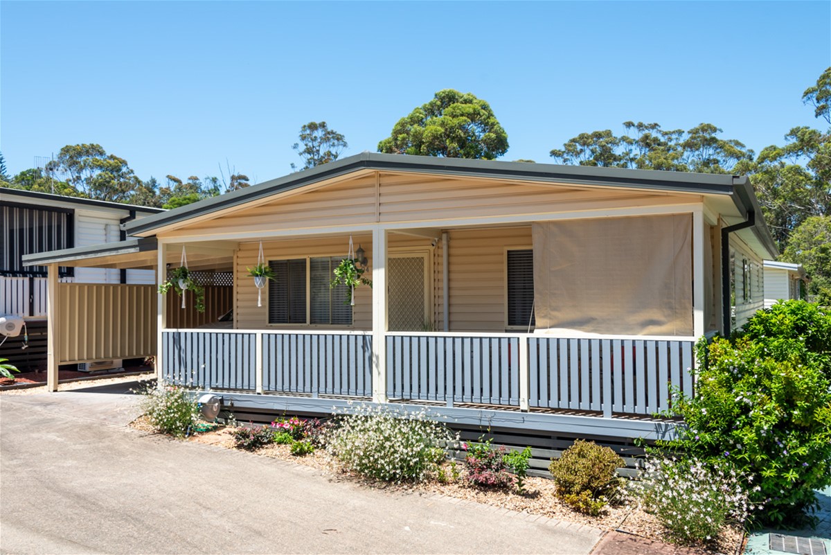 Large 2-bedroom Seaside Home! = 2