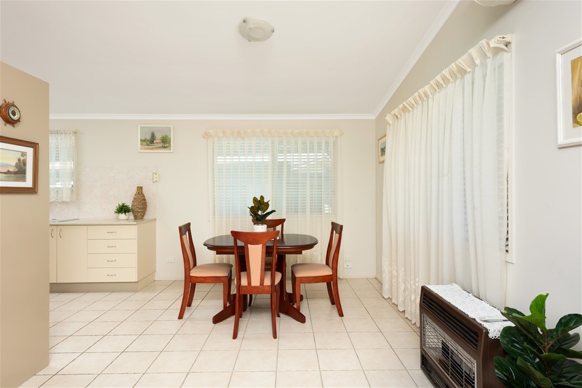 Large 2-bedroom Seaside Home! = 6