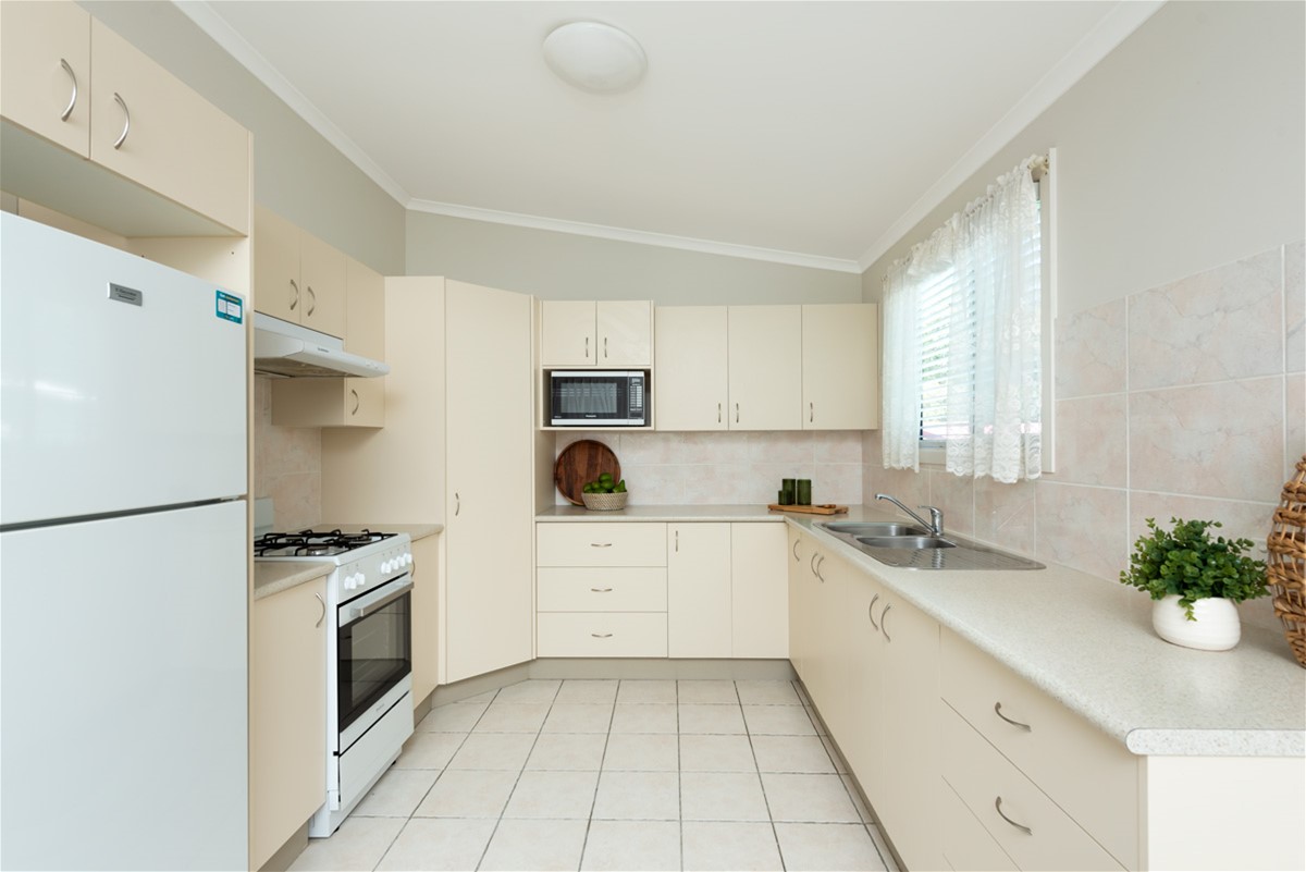 Large 2-bedroom Seaside Home! = 7