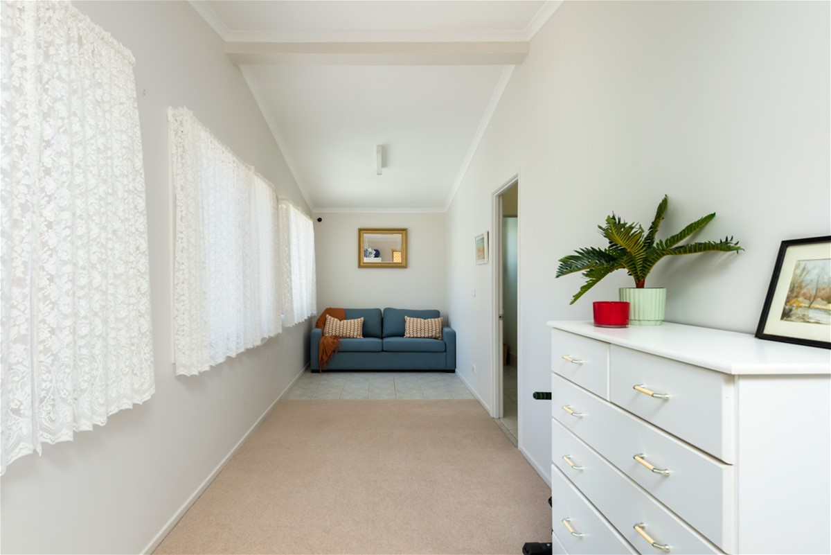 Large 2-bedroom Seaside Home! = 13