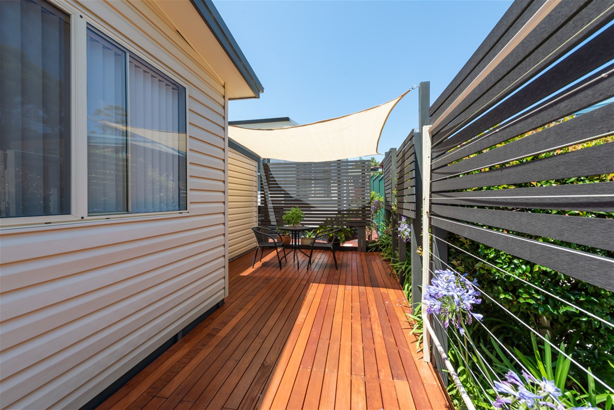 Large 2-bedroom Seaside Home! = 16