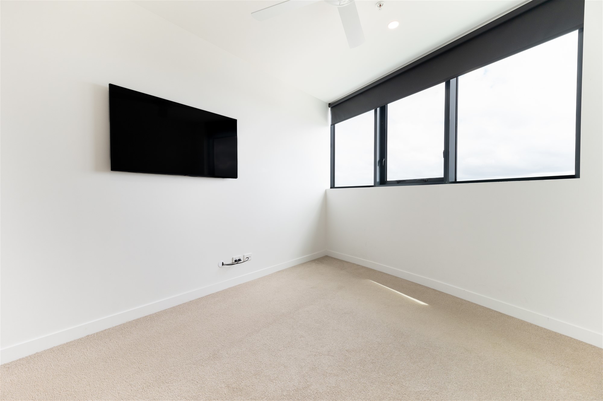 Riverside Elegant Living: Portside 2-Bed/2 14