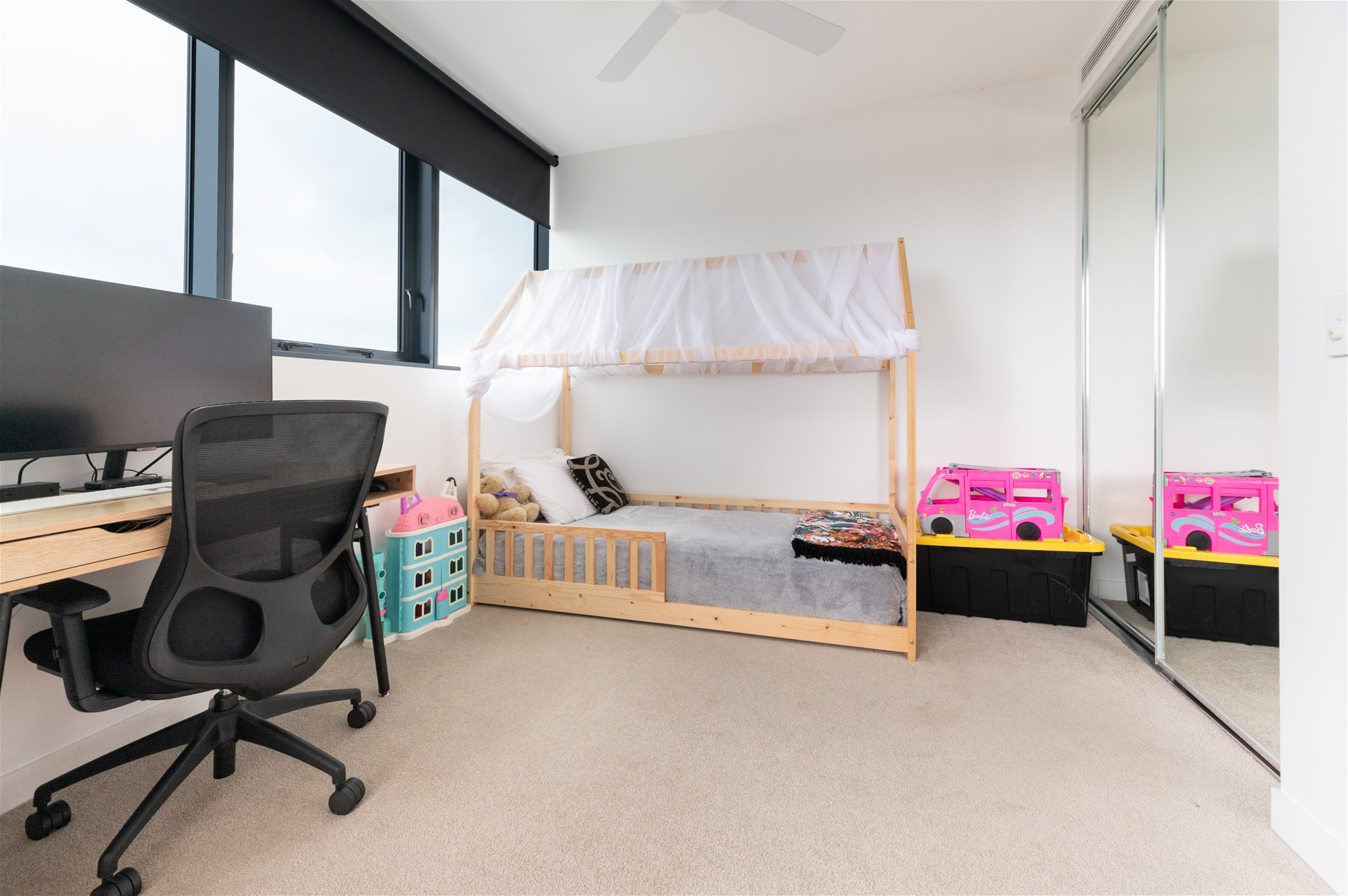 Riverside Elegant Living: Portside 2-Bed/2 17