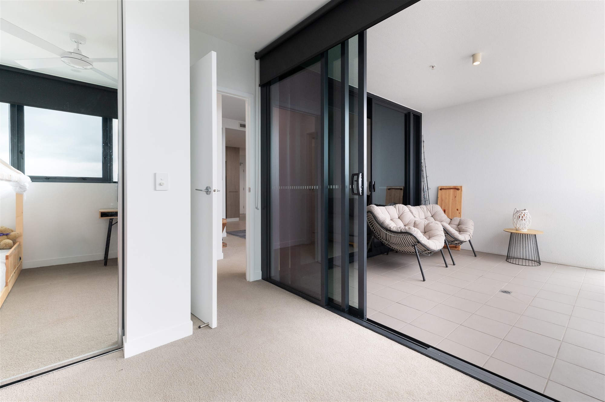 Riverside Elegant Living: Portside 2-Bed/2 22