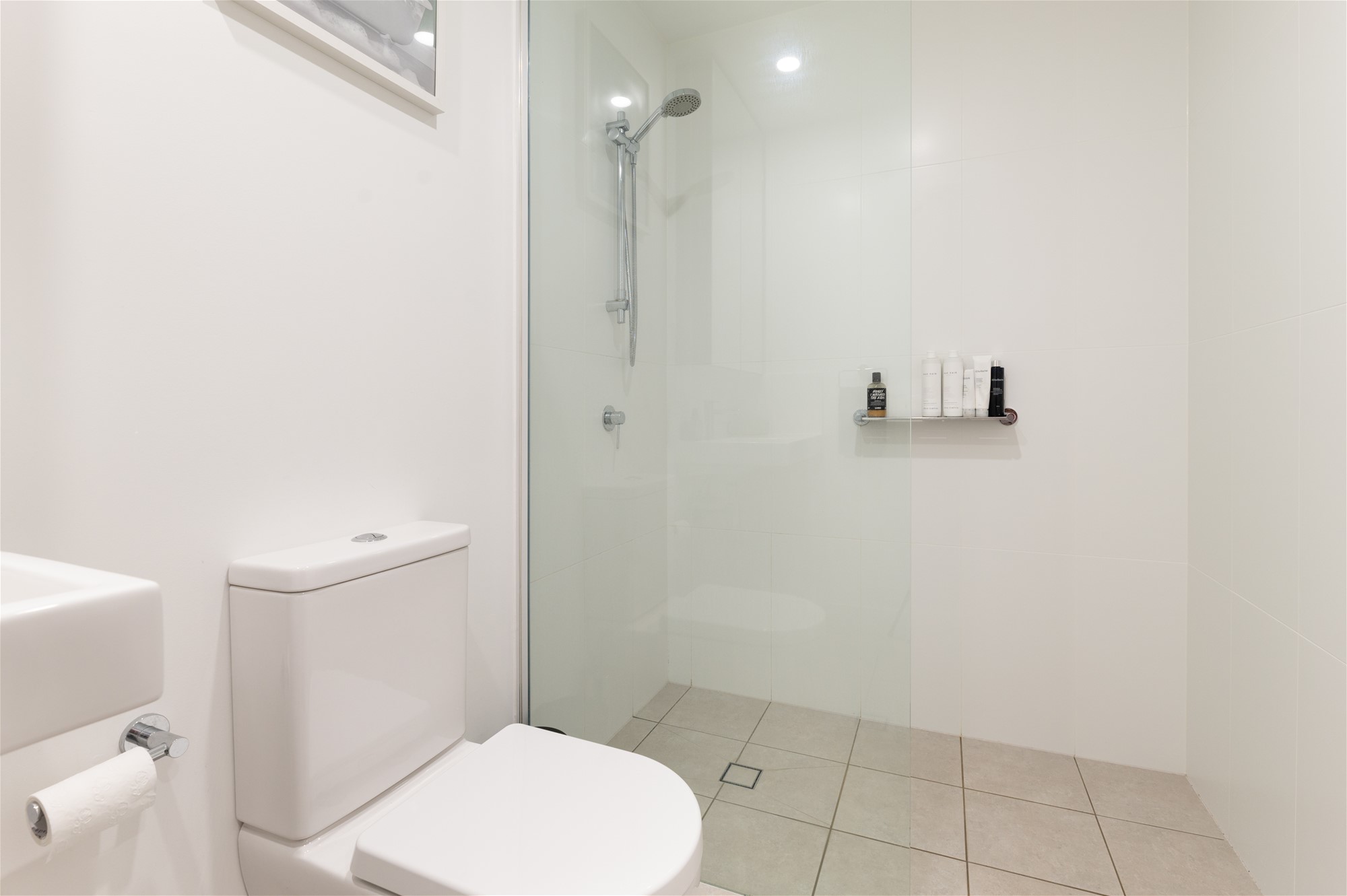 Riverside Elegant Living: Portside 2-Bed/2 13