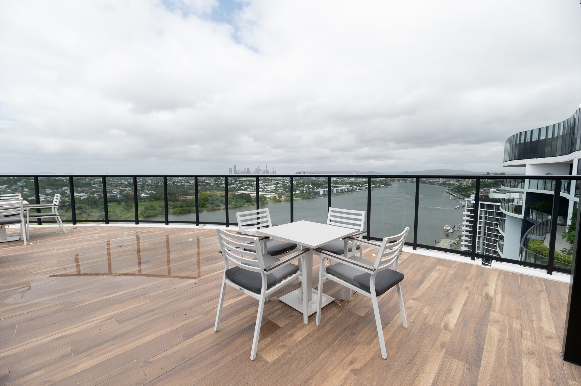 Riverside Elegant Living: Portside 2-Bed/2 24