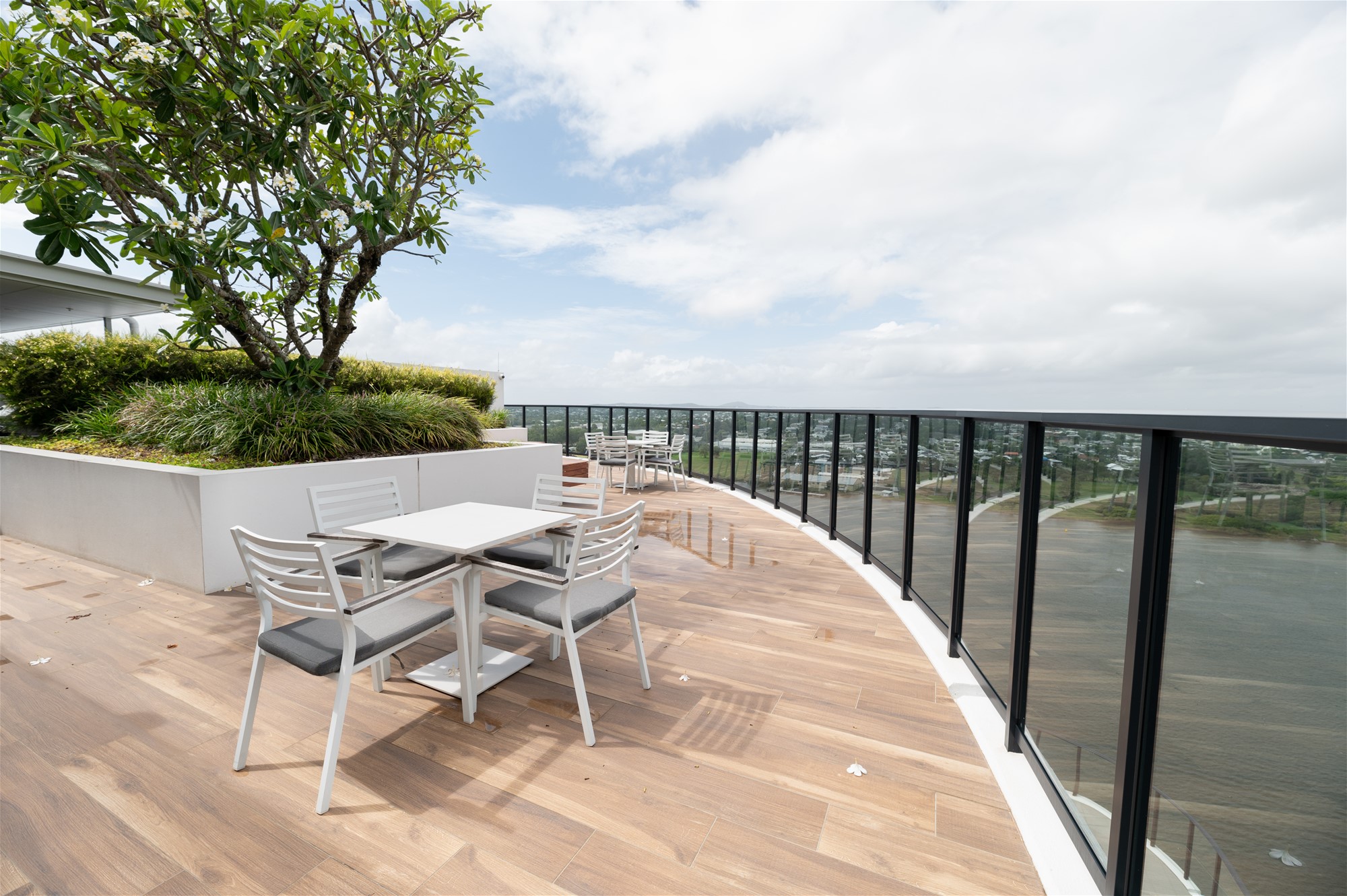 Riverside Elegant Living: Portside 2-Bed/2 25