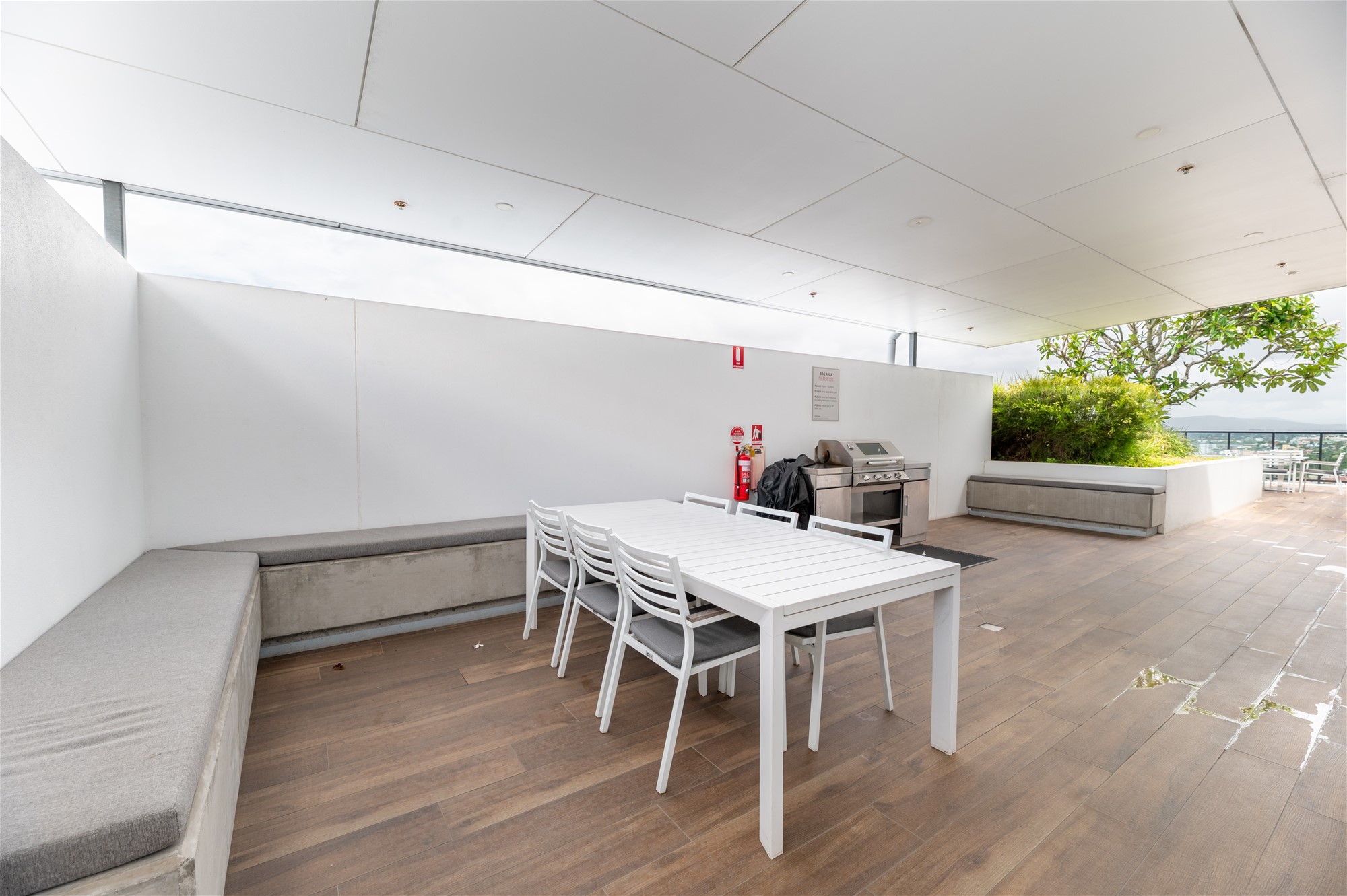 Riverside Elegant Living: Portside 2-Bed/2 27