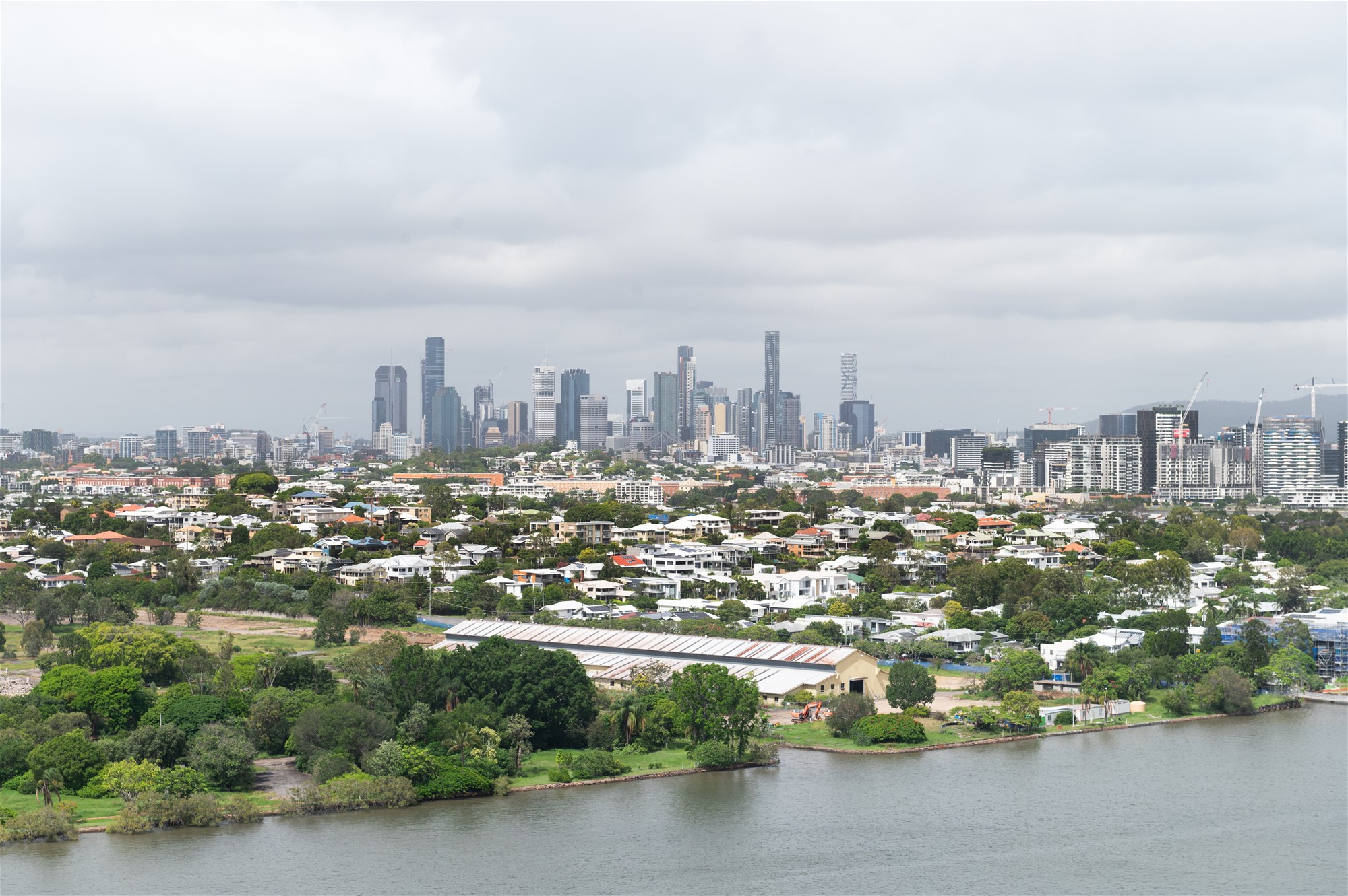Riverside Elegant Living: Portside 2-Bed/2 42