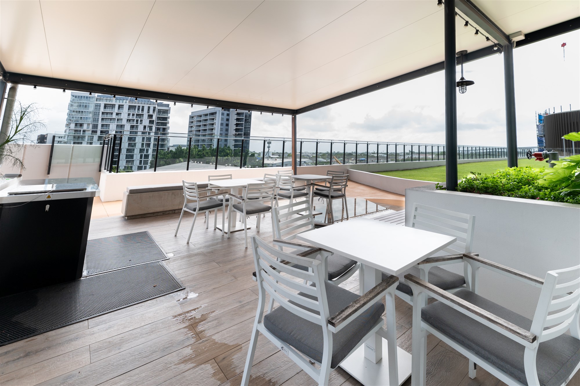 Riverside Elegant Living: Portside 2-Bed/2 29