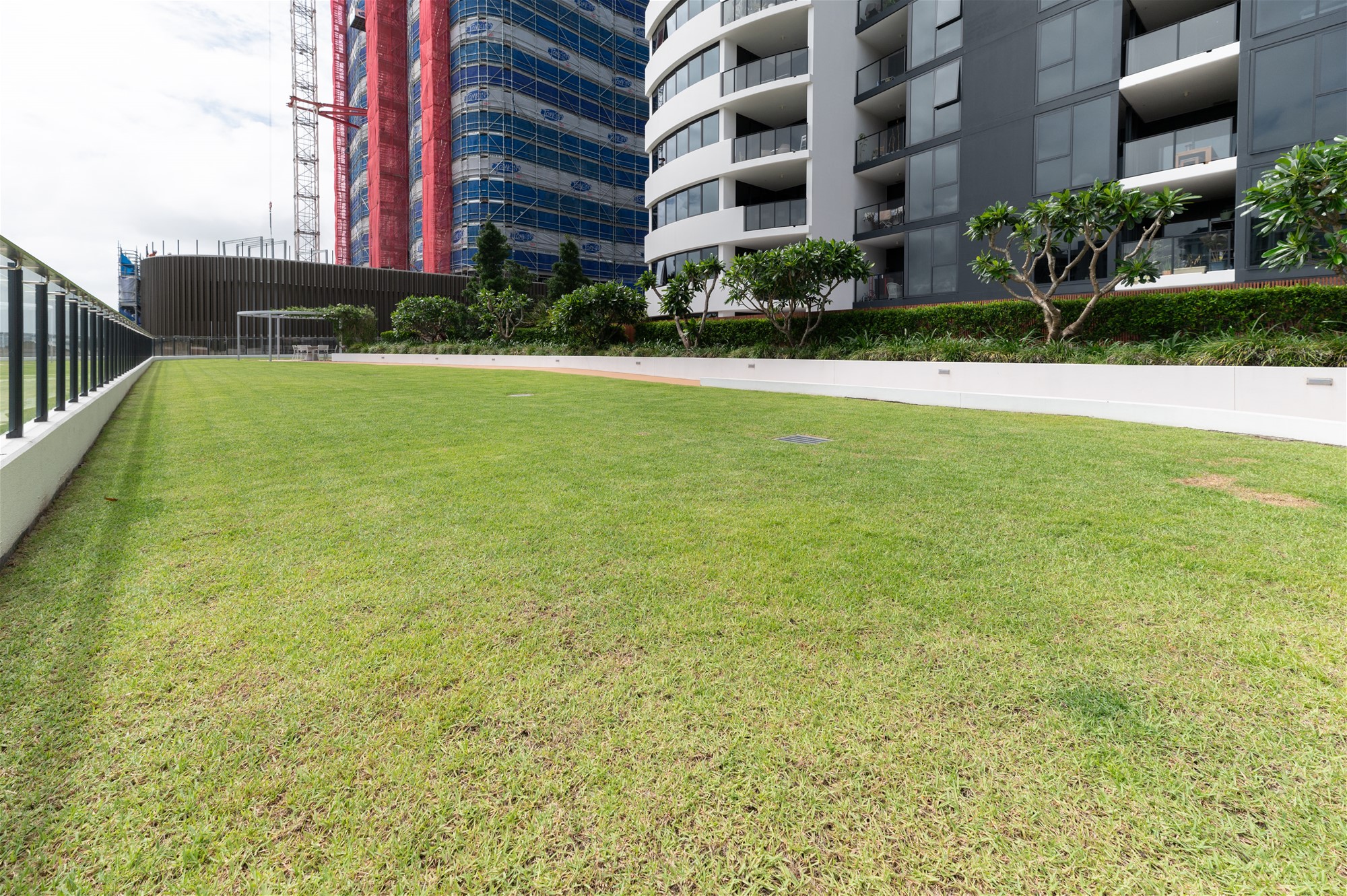 Riverside Elegant Living: Portside 2-Bed/2 30