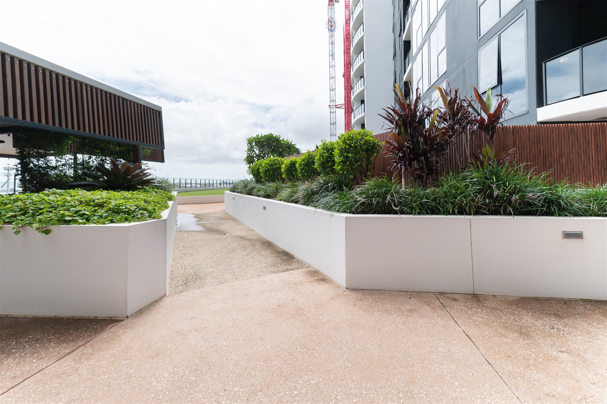Riverside Elegant Living: Portside 2-Bed/2 32