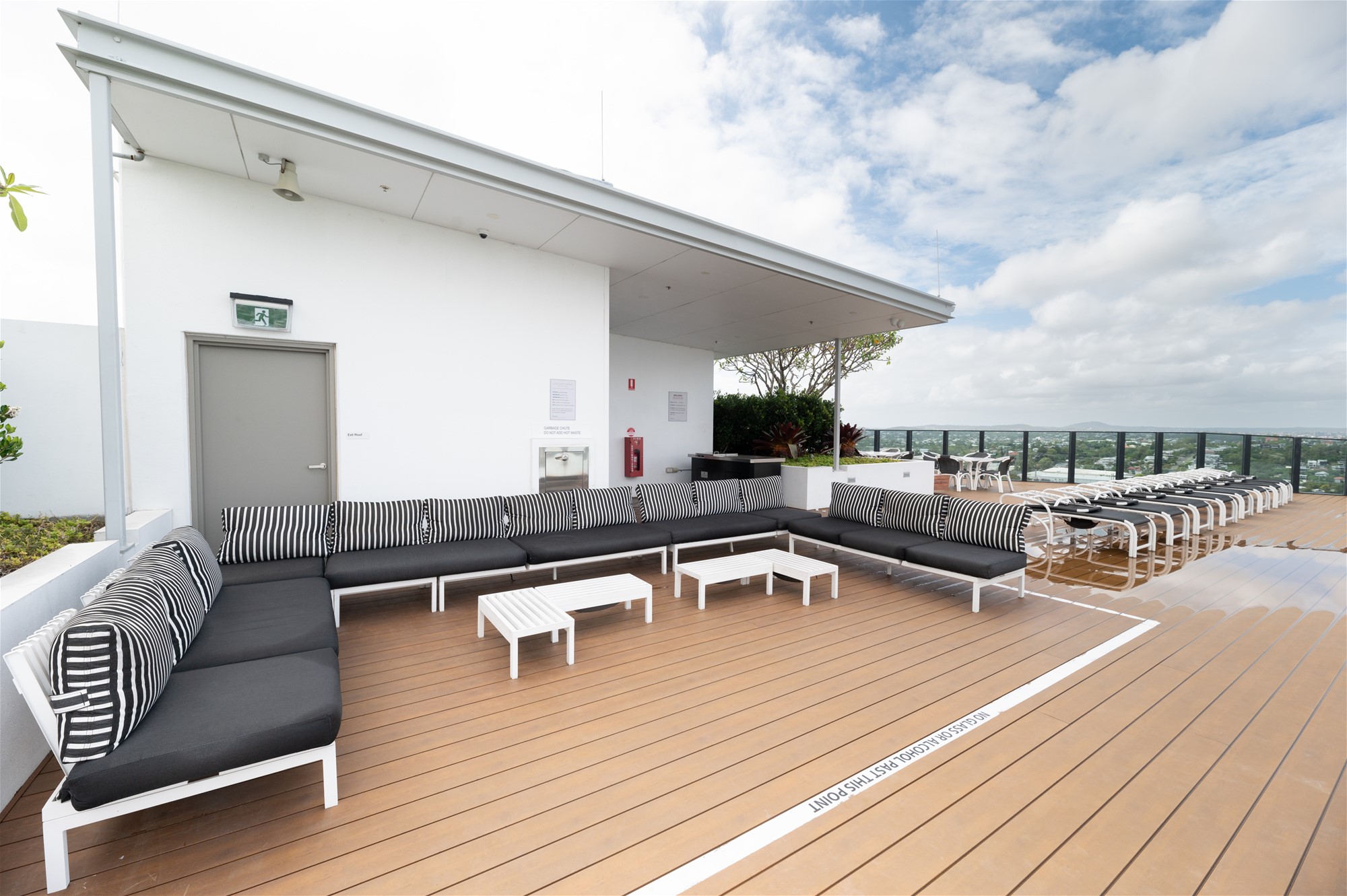Riverside Elegant Living: Portside 2-Bed/2 36