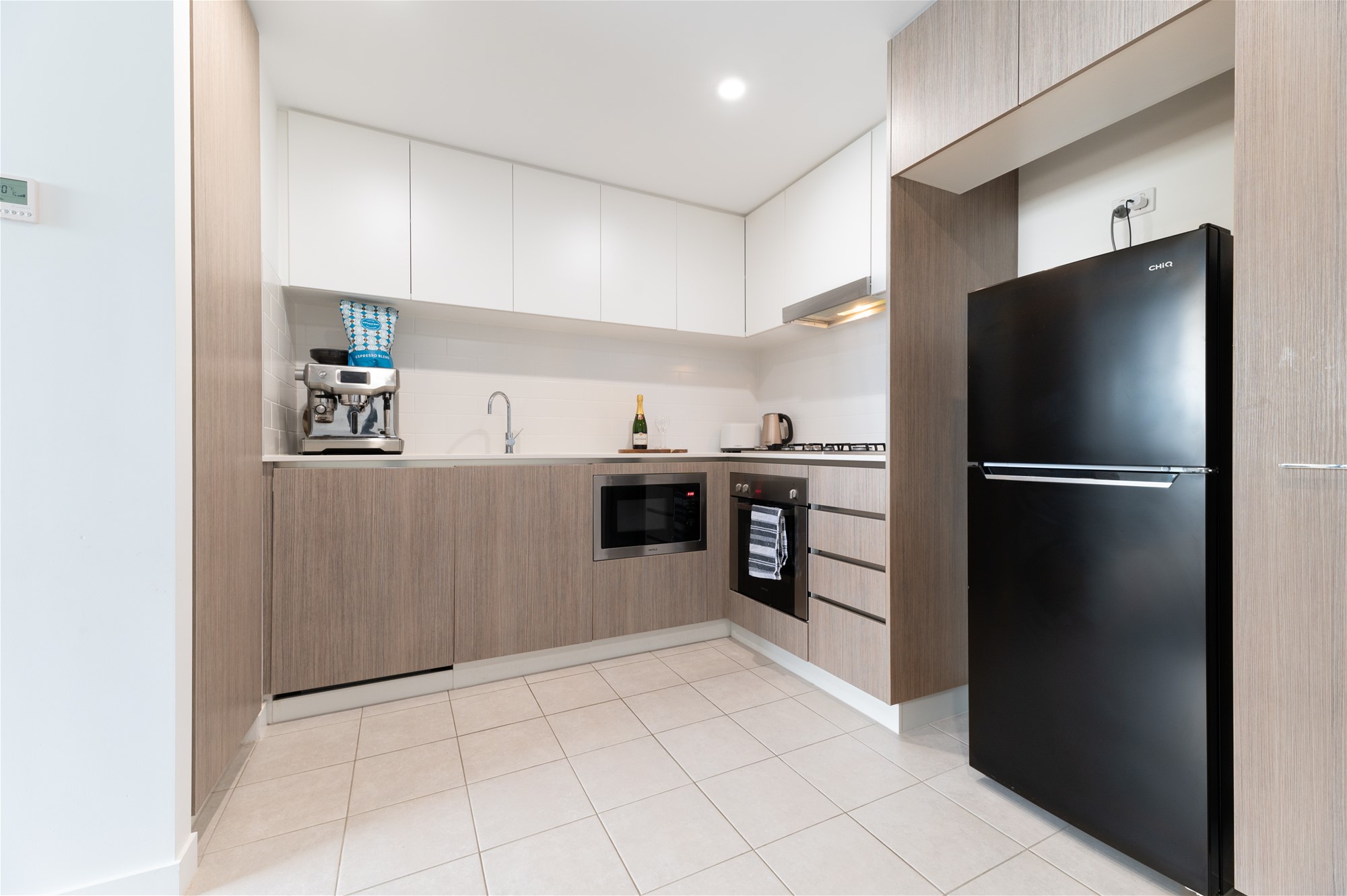 Riverside Elegant Living: Portside 2-Bed/2 5