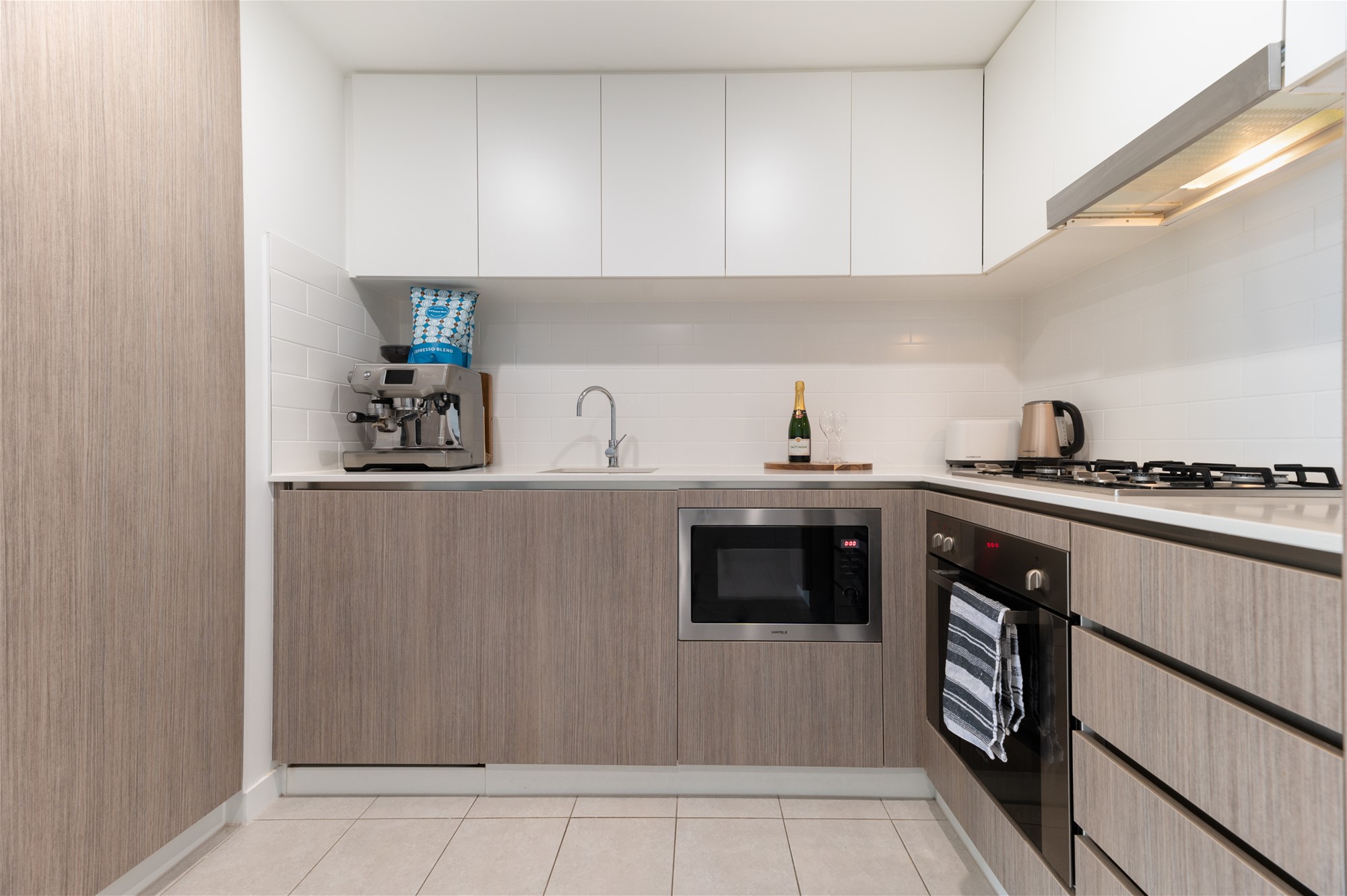 Riverside Elegant Living: Portside 2-Bed/2 4