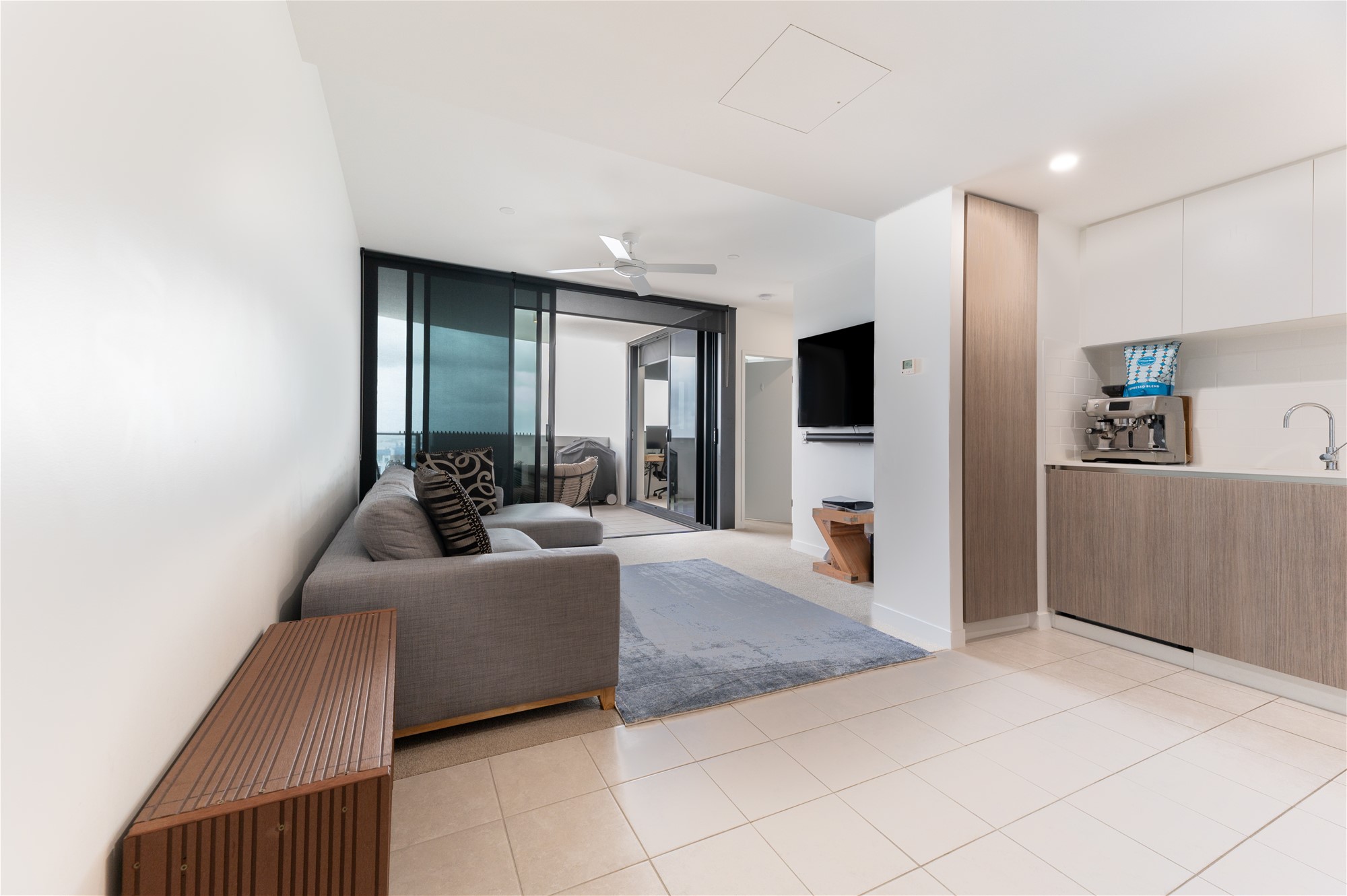 Riverside Elegant Living: Portside 2-Bed/2 8
