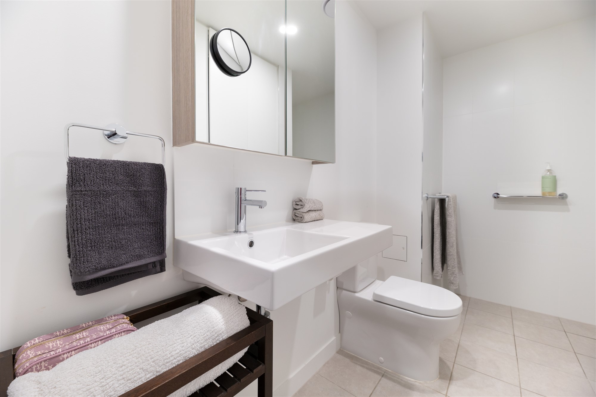 Riverside Elegant Living: Portside 2-Bed/2 10