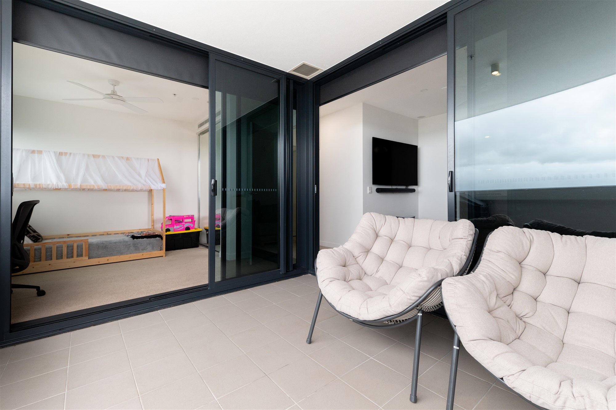 Riverside Elegant Living: Portside 2-Bed/2 21