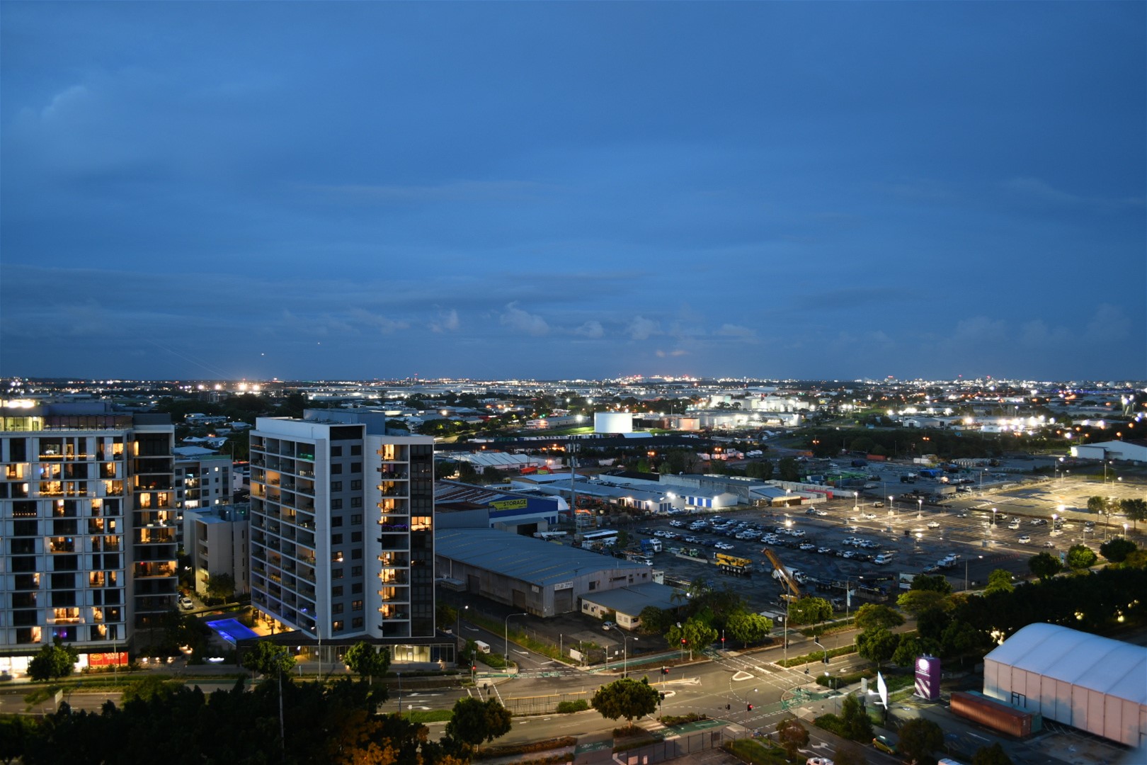 Riverside Elegant Living: Portside 2-Bed/2 41