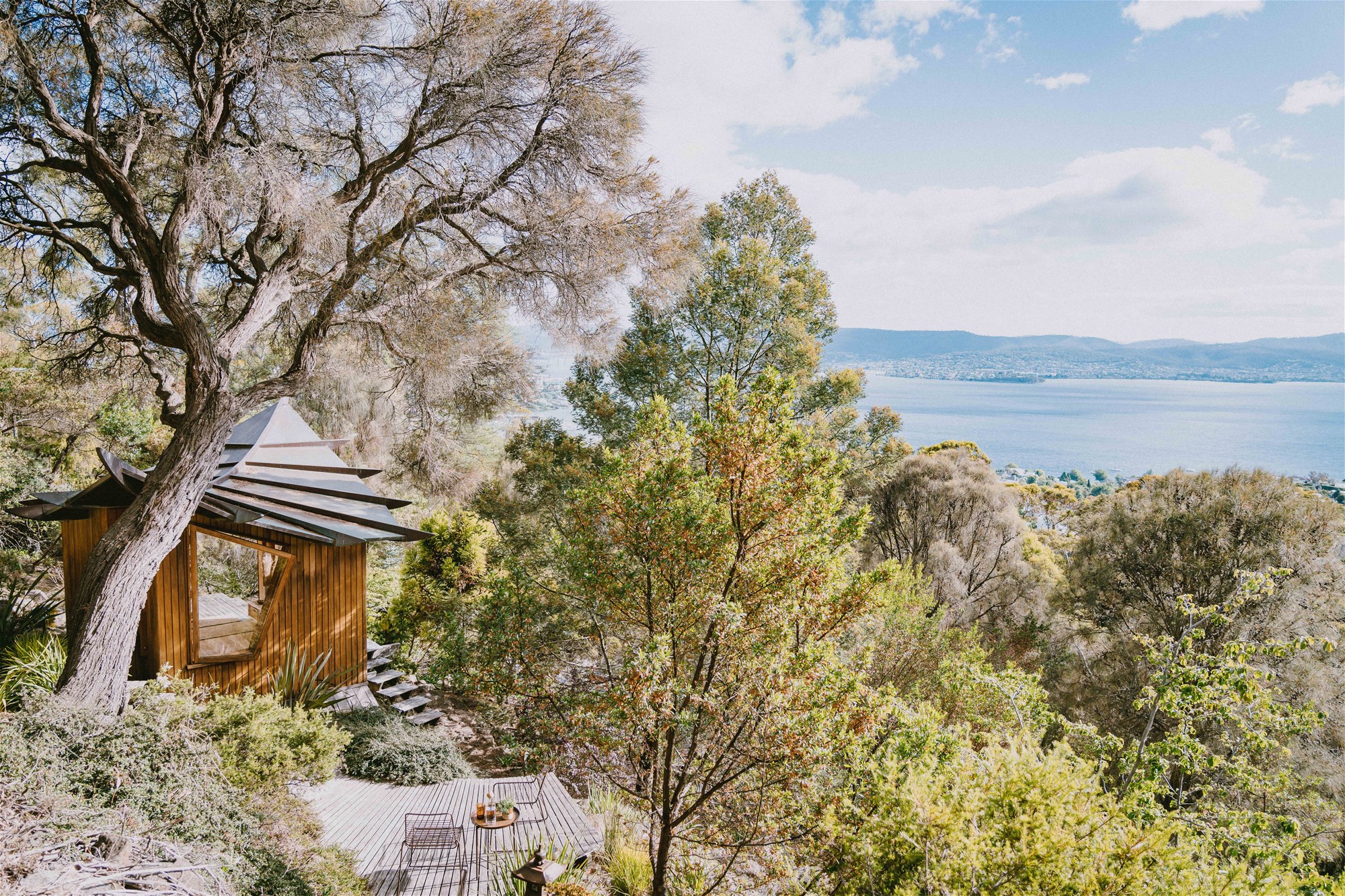 SUBURBAN ZEN – DISTINCTIVE ARCHITECTURE 27