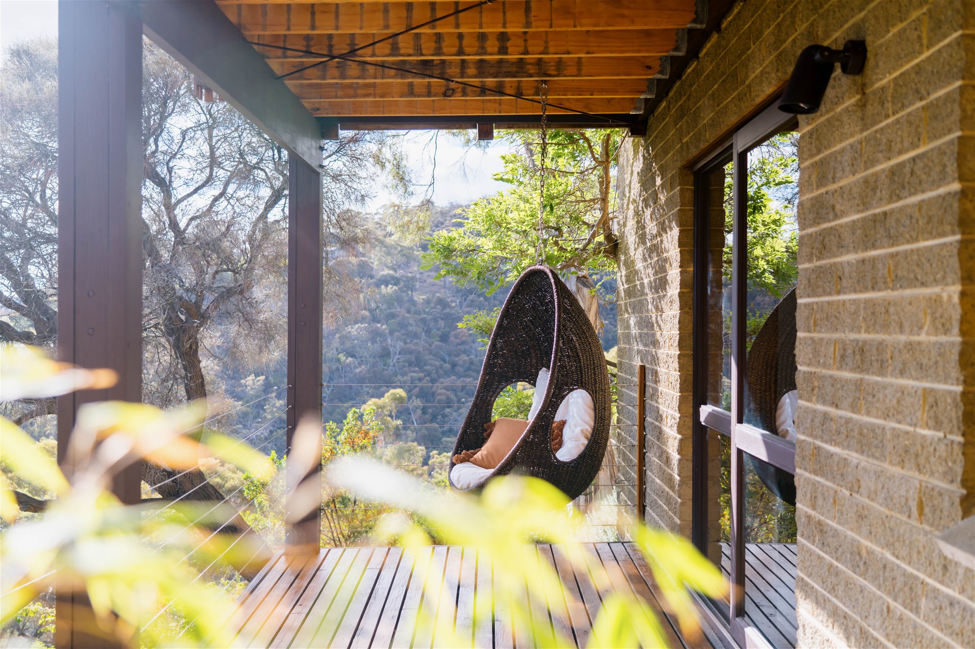 SUBURBAN ZEN – DISTINCTIVE ARCHITECTURE 26