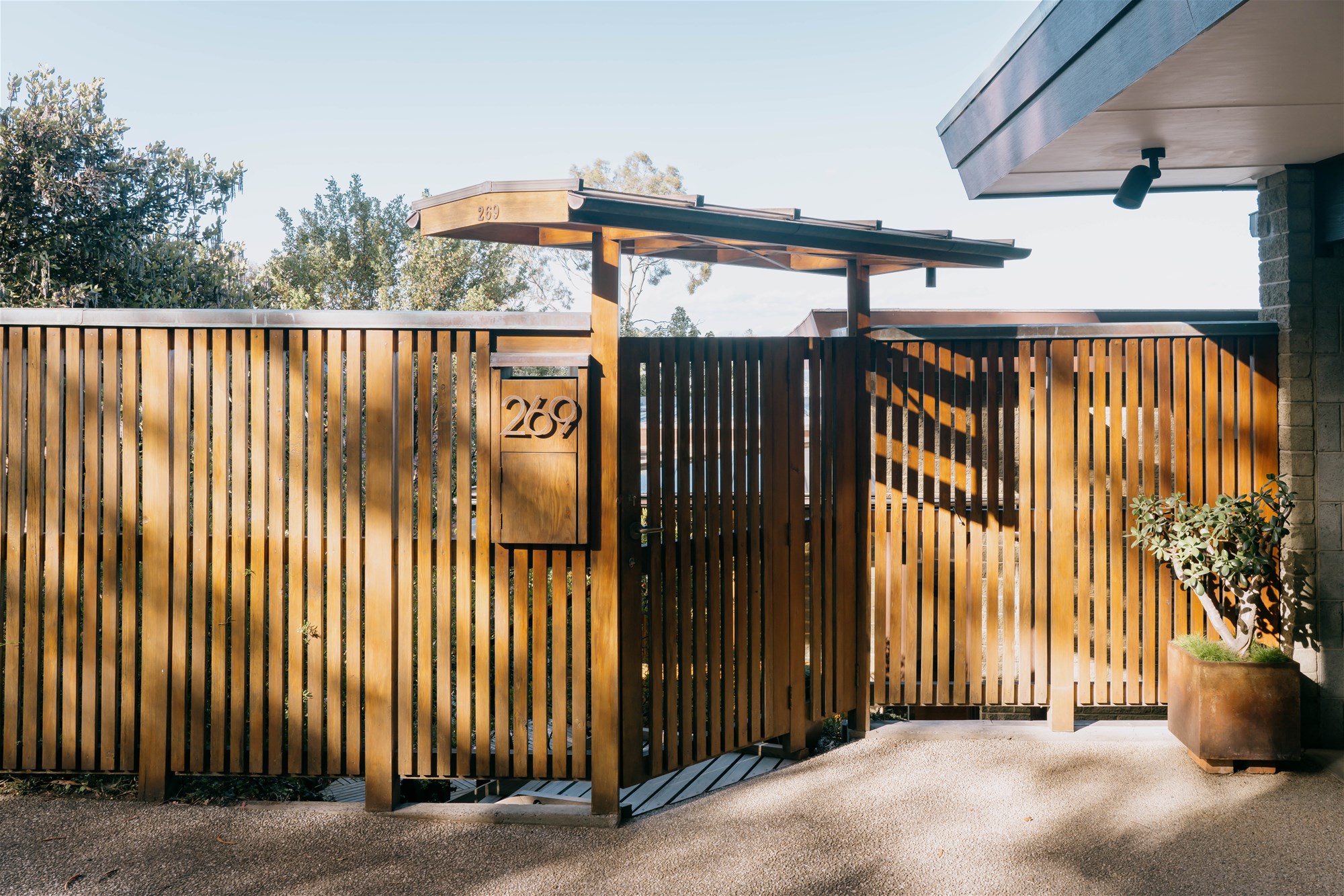 SUBURBAN ZEN – DISTINCTIVE ARCHITECTURE 22