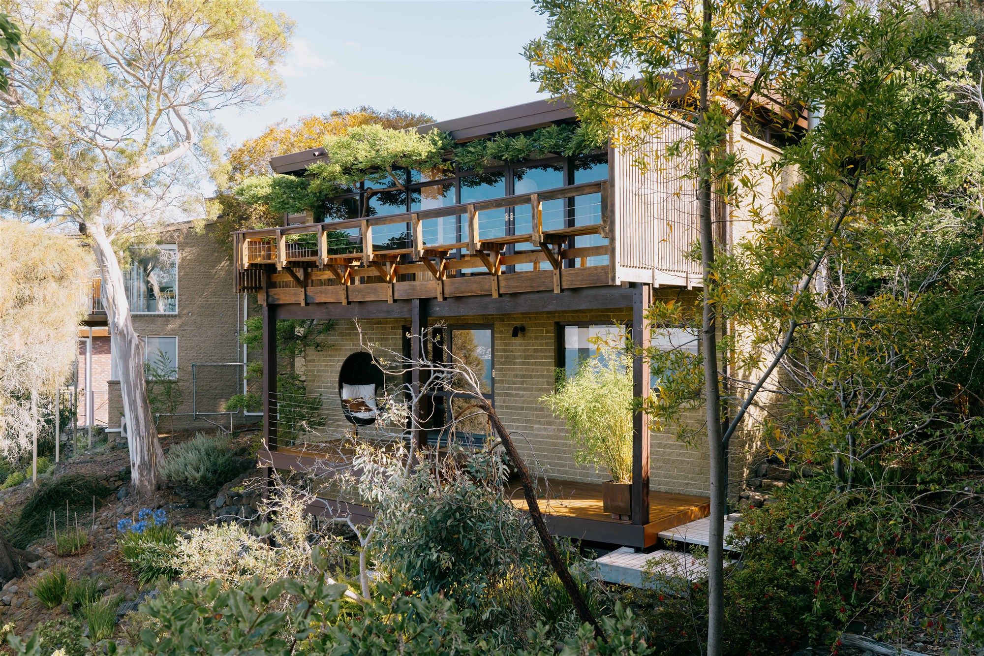 SUBURBAN ZEN – DISTINCTIVE ARCHITECTURE 25