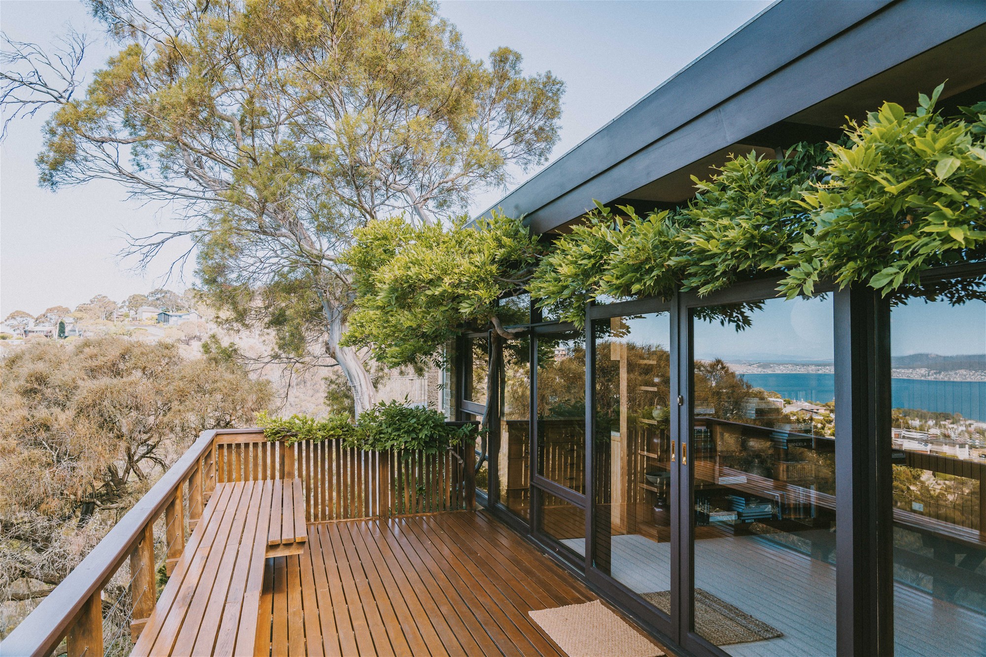 SUBURBAN ZEN – DISTINCTIVE ARCHITECTURE 21