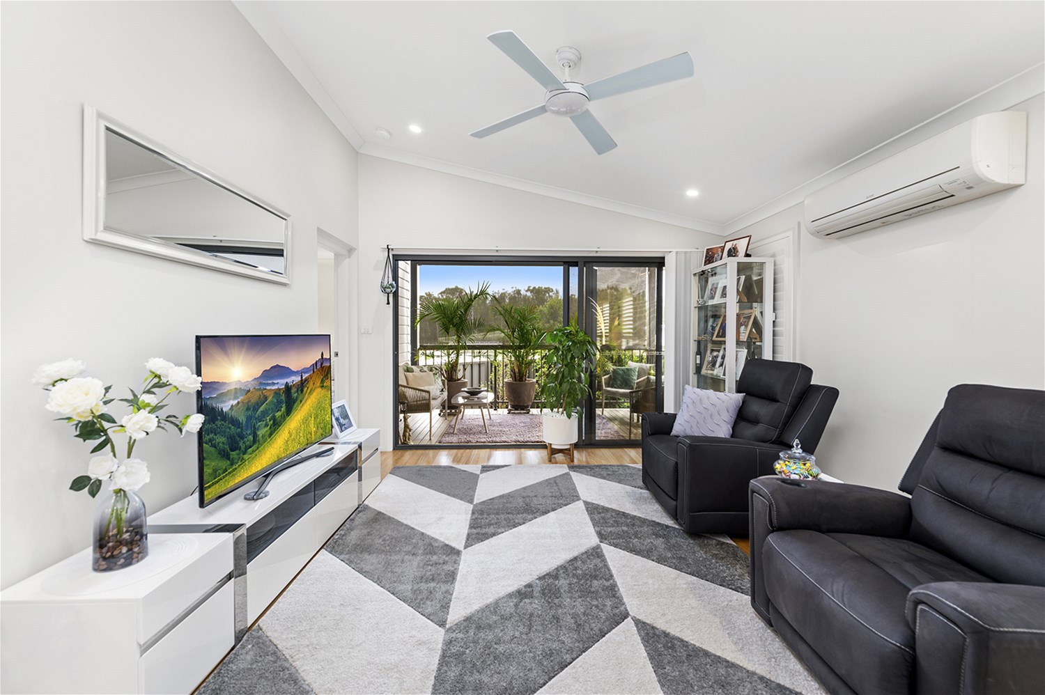 UNDER CONTRACT – DEPOSIT TAKEN 4