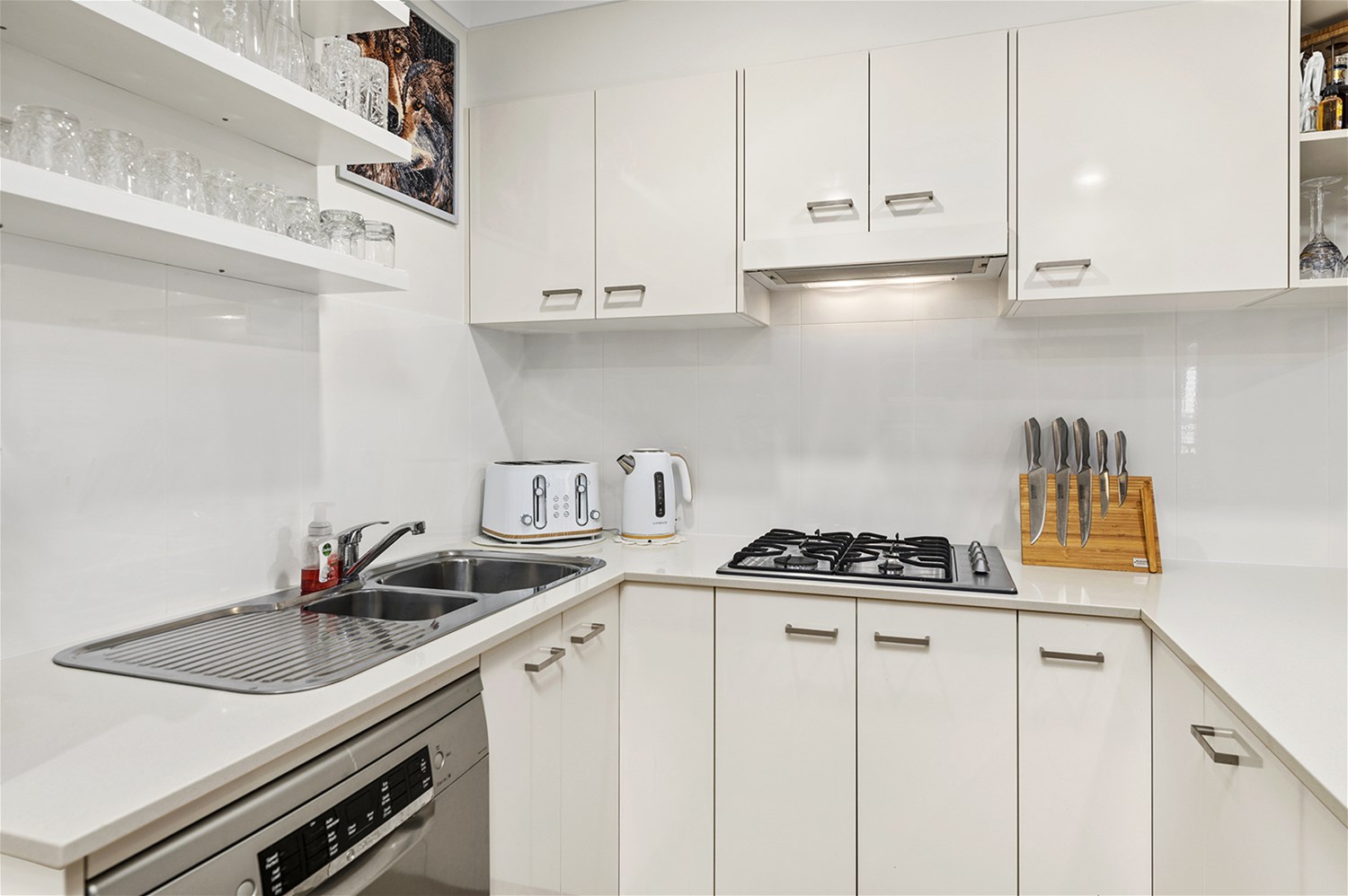UNDER CONTRACT – DEPOSIT TAKEN 7
