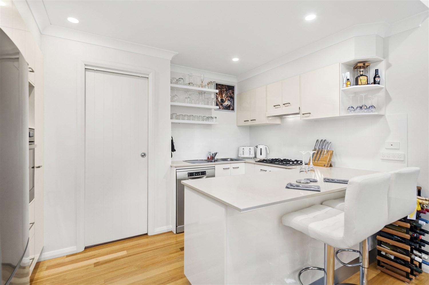 UNDER CONTRACT – DEPOSIT TAKEN 8
