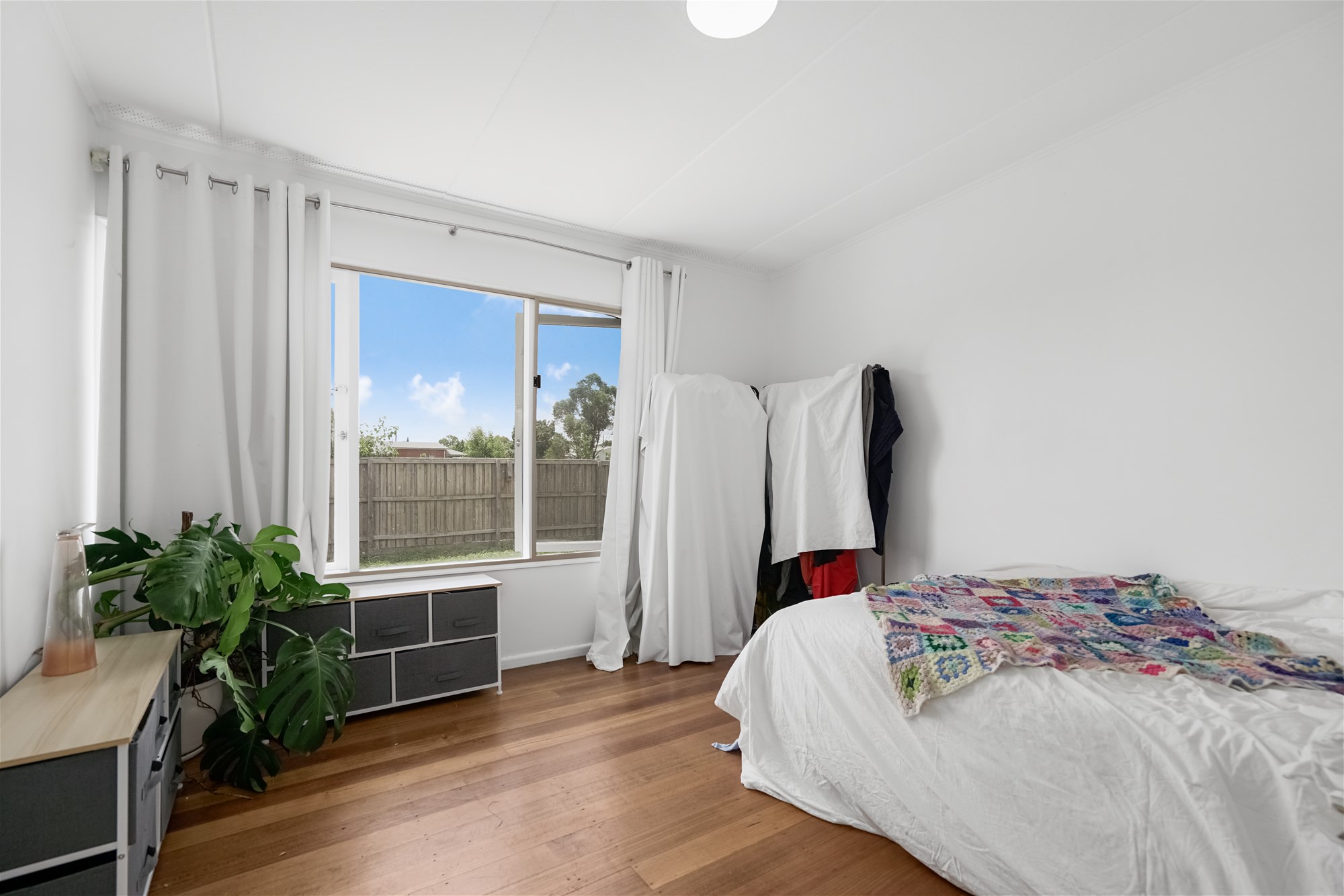 Light Filled Beautiful Home with 10