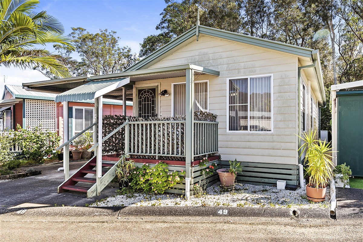 UNDER CONTRACT – SO SPACIOUS – BUSHLAND OUTLOOK – GREAT COURTYARD