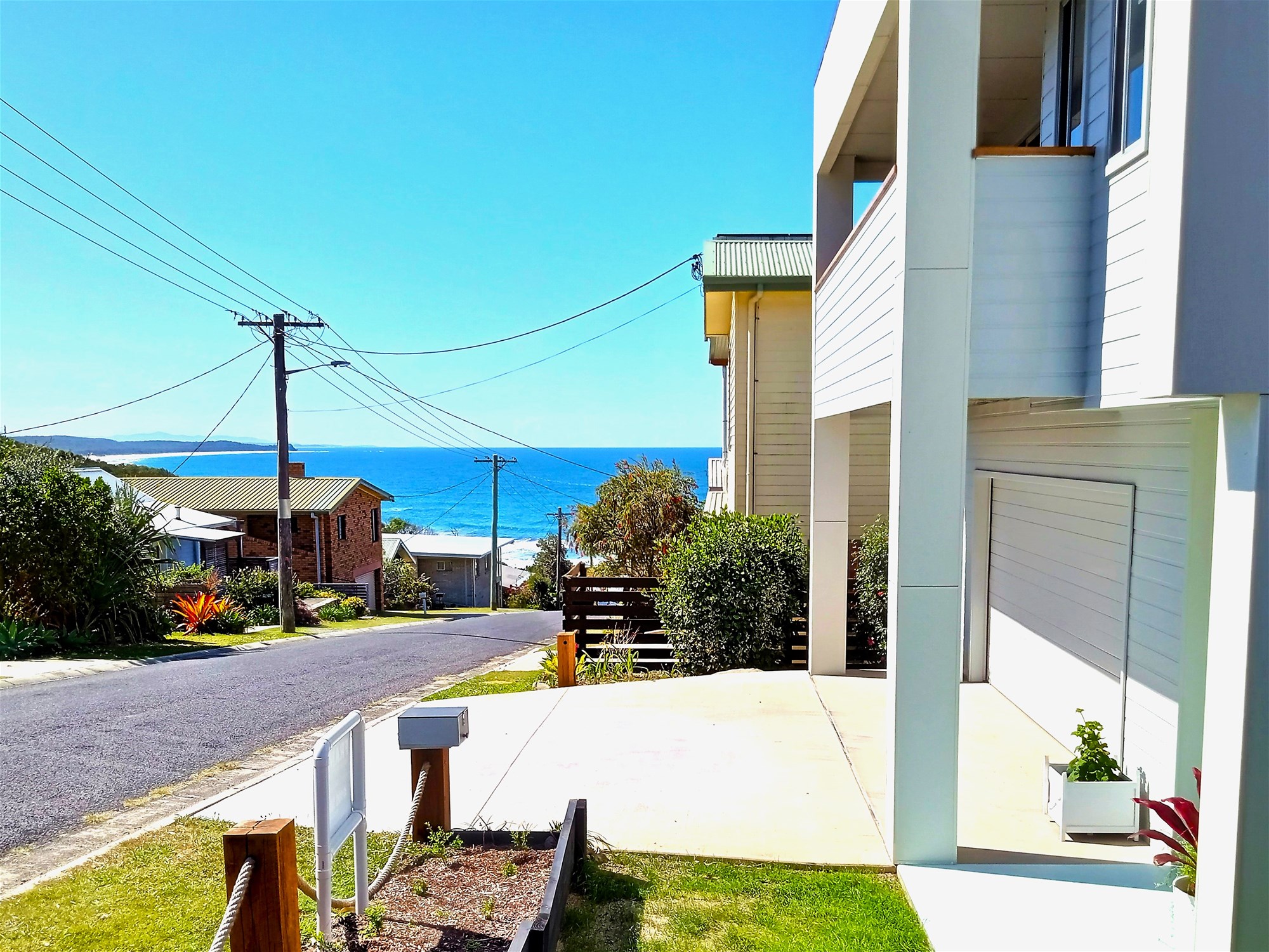 Sparkling new beach house in 5