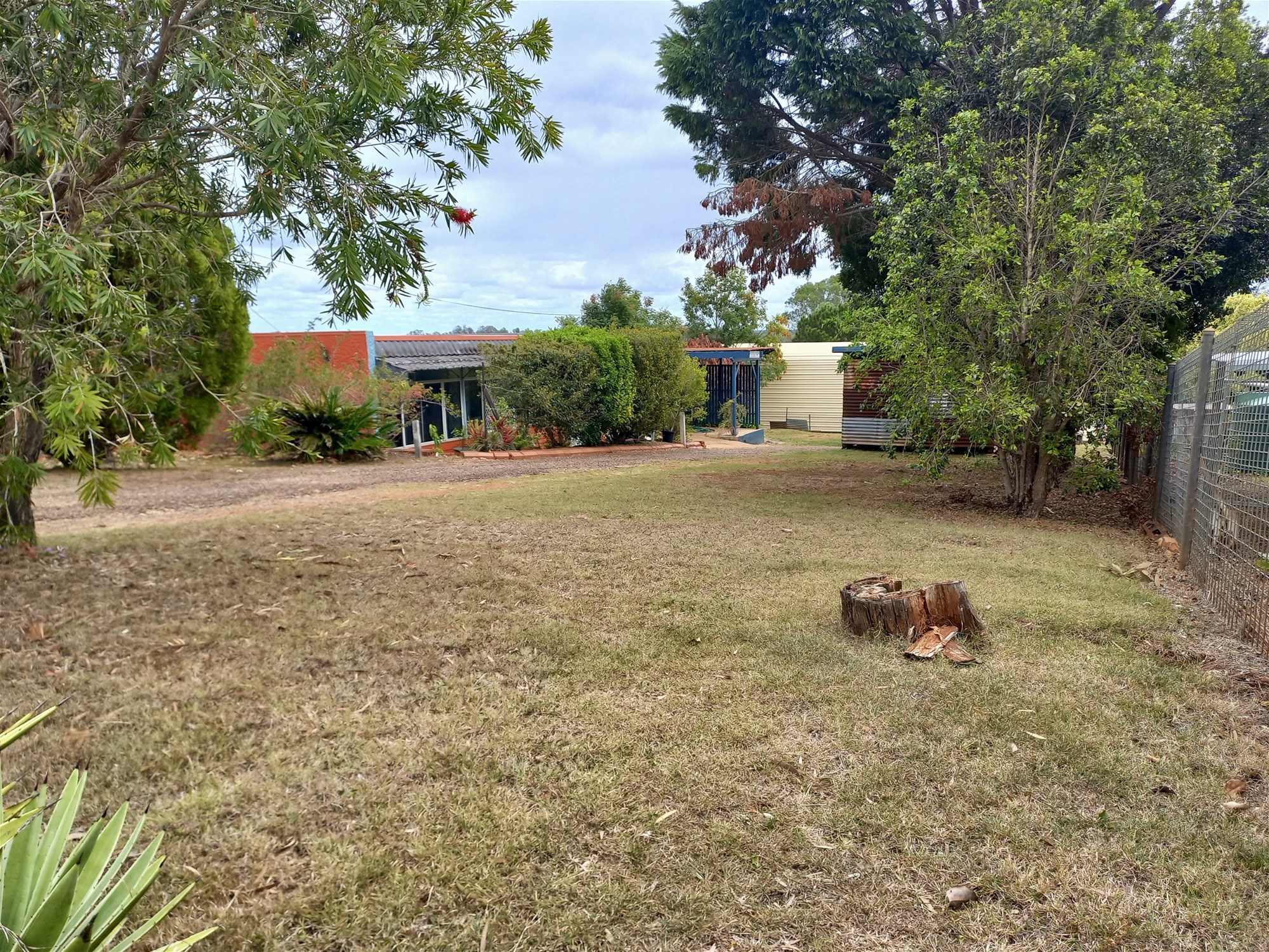 Funky low maintenance home! 26