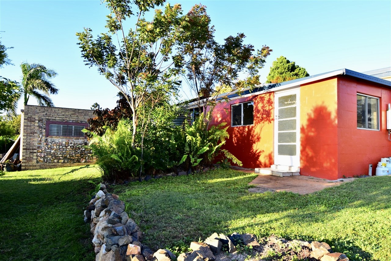 Funky low maintenance home! 20