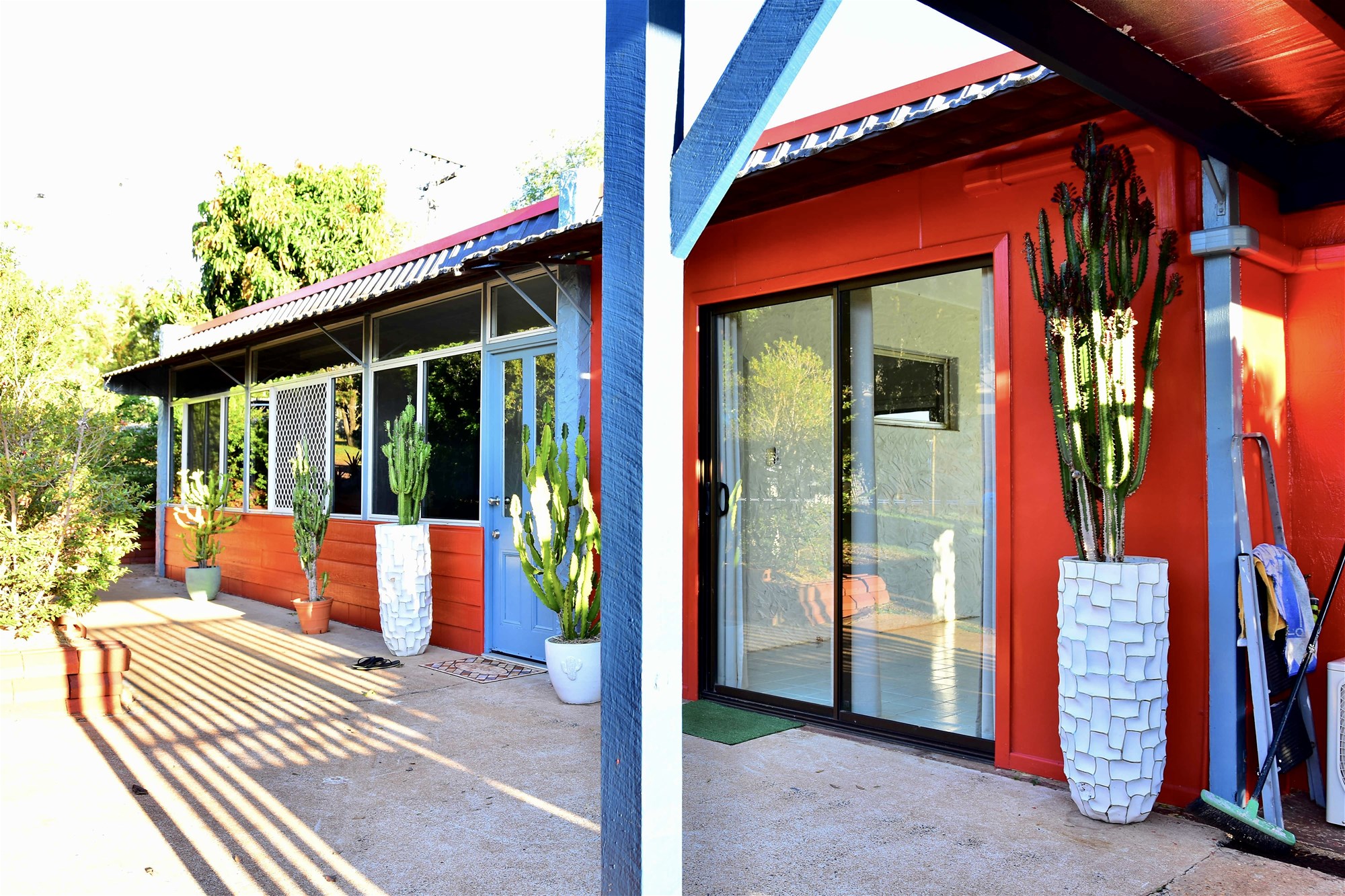 Funky low maintenance home! 2