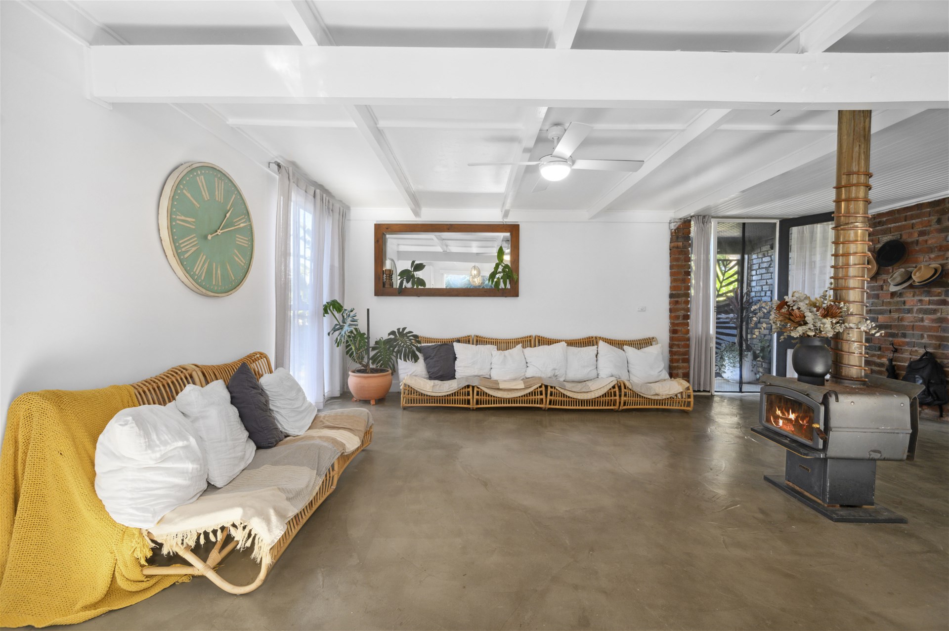 Fishing, Golf, Lifestyle + Privacy! 7