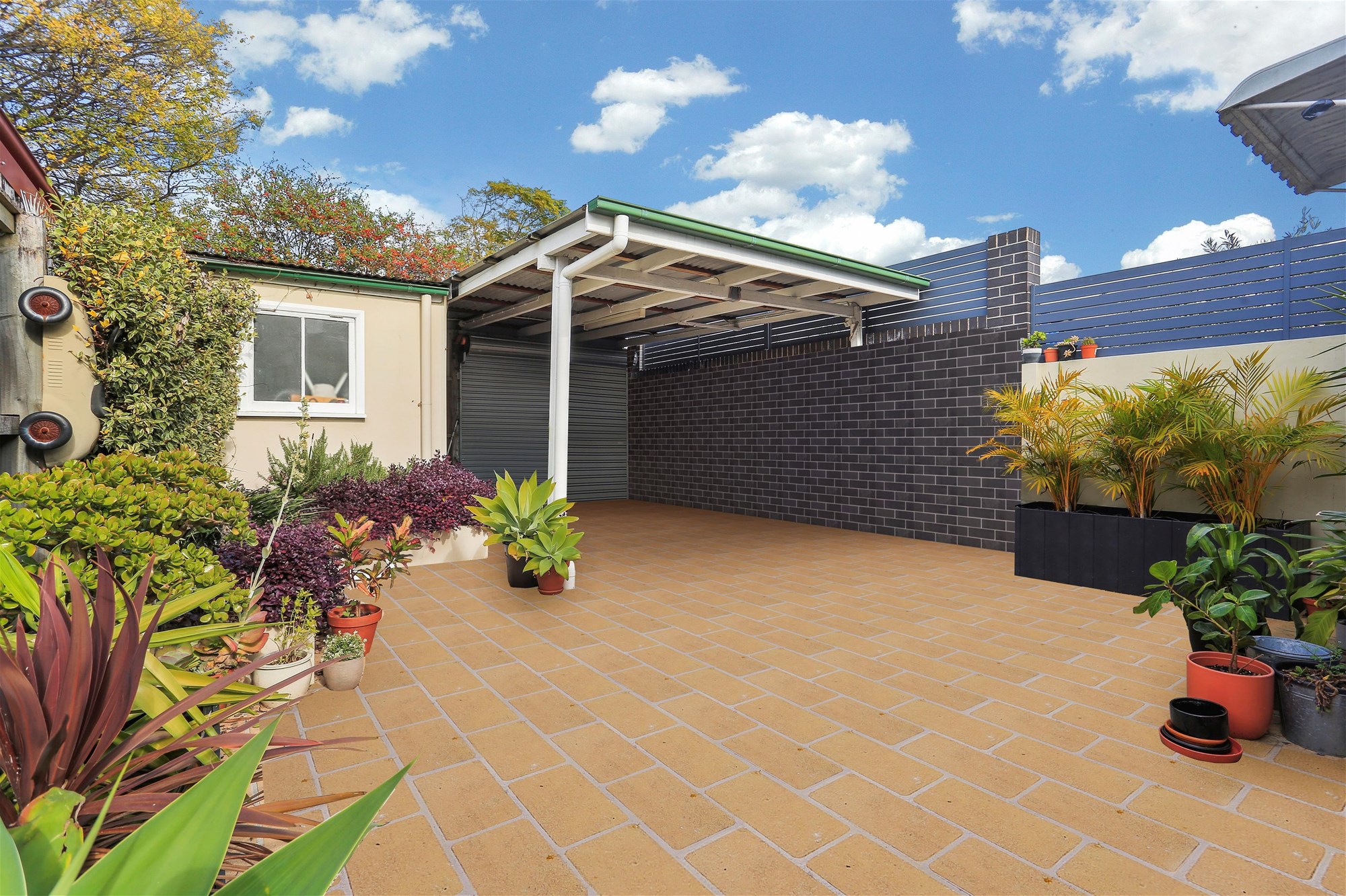 Charming Home On The Park 8