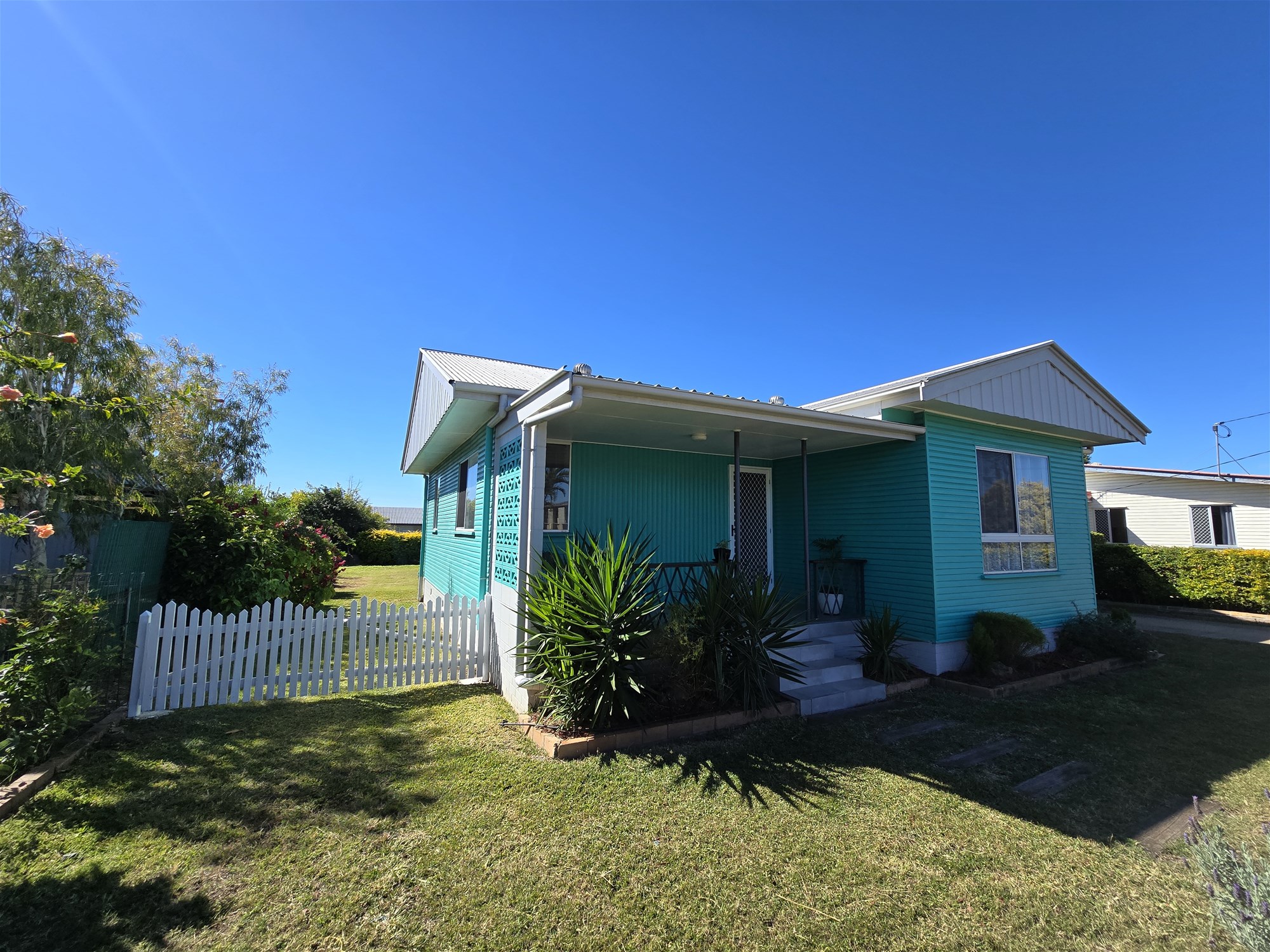 Serious sellers, immaculate home! 3