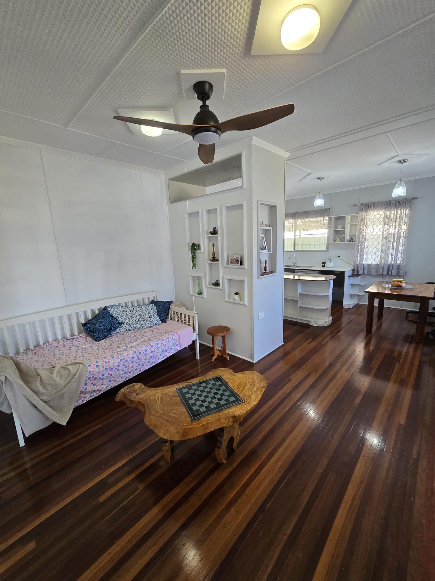 Serious sellers, immaculate home! 6
