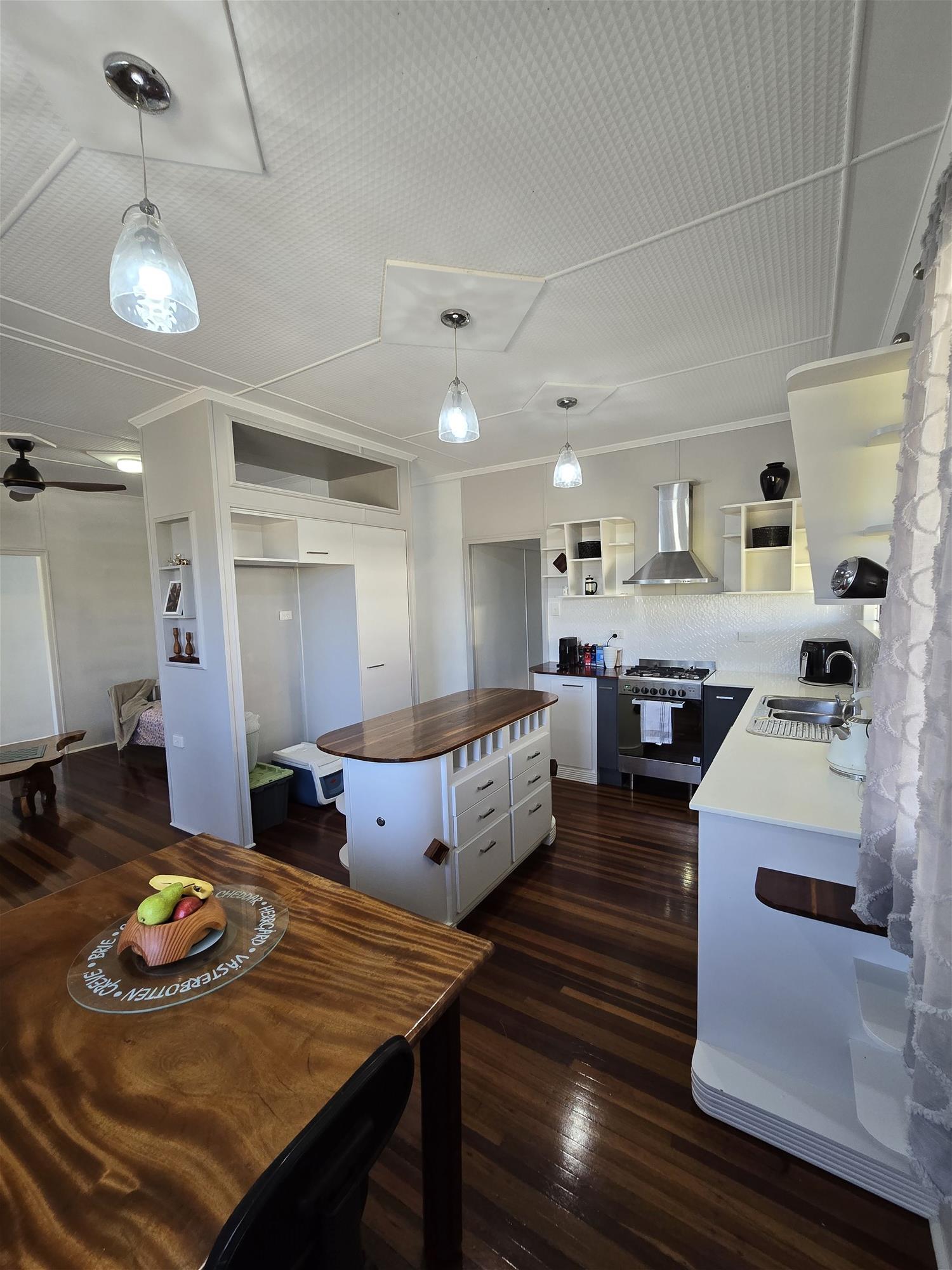 Serious sellers, immaculate home! 9