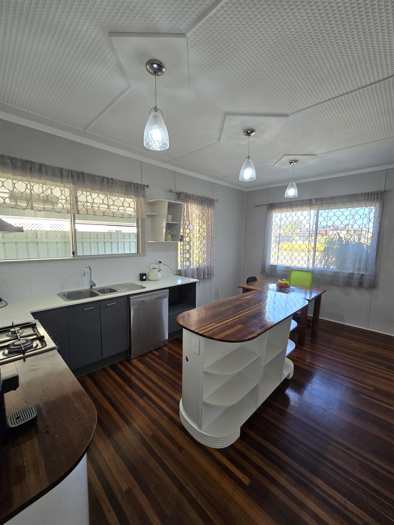 Serious sellers, immaculate home! 10