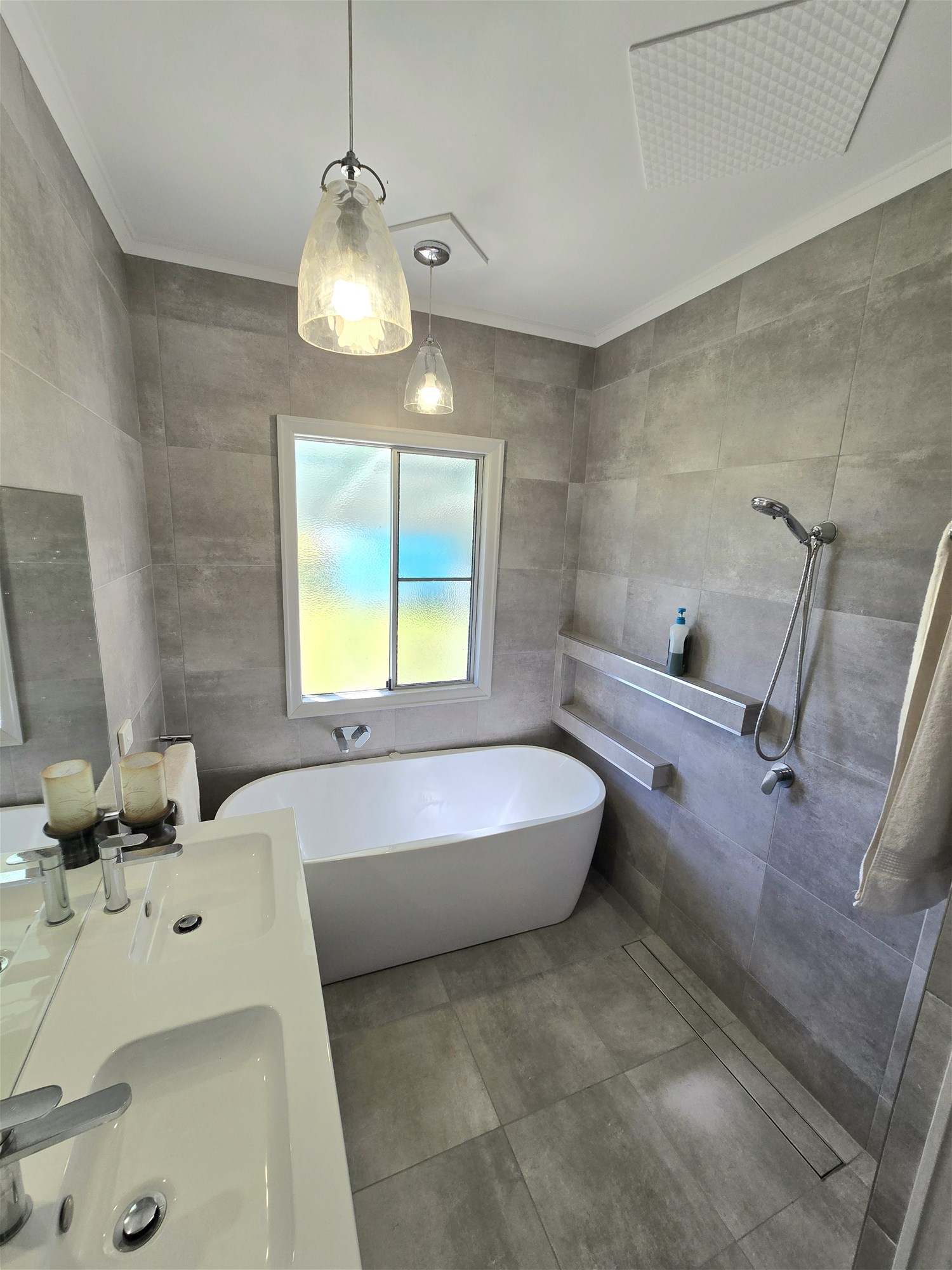 Serious sellers, immaculate home! 12