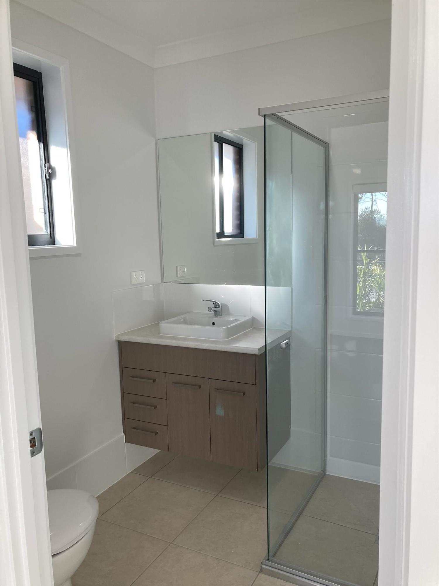 Stunning, newly built home – 6